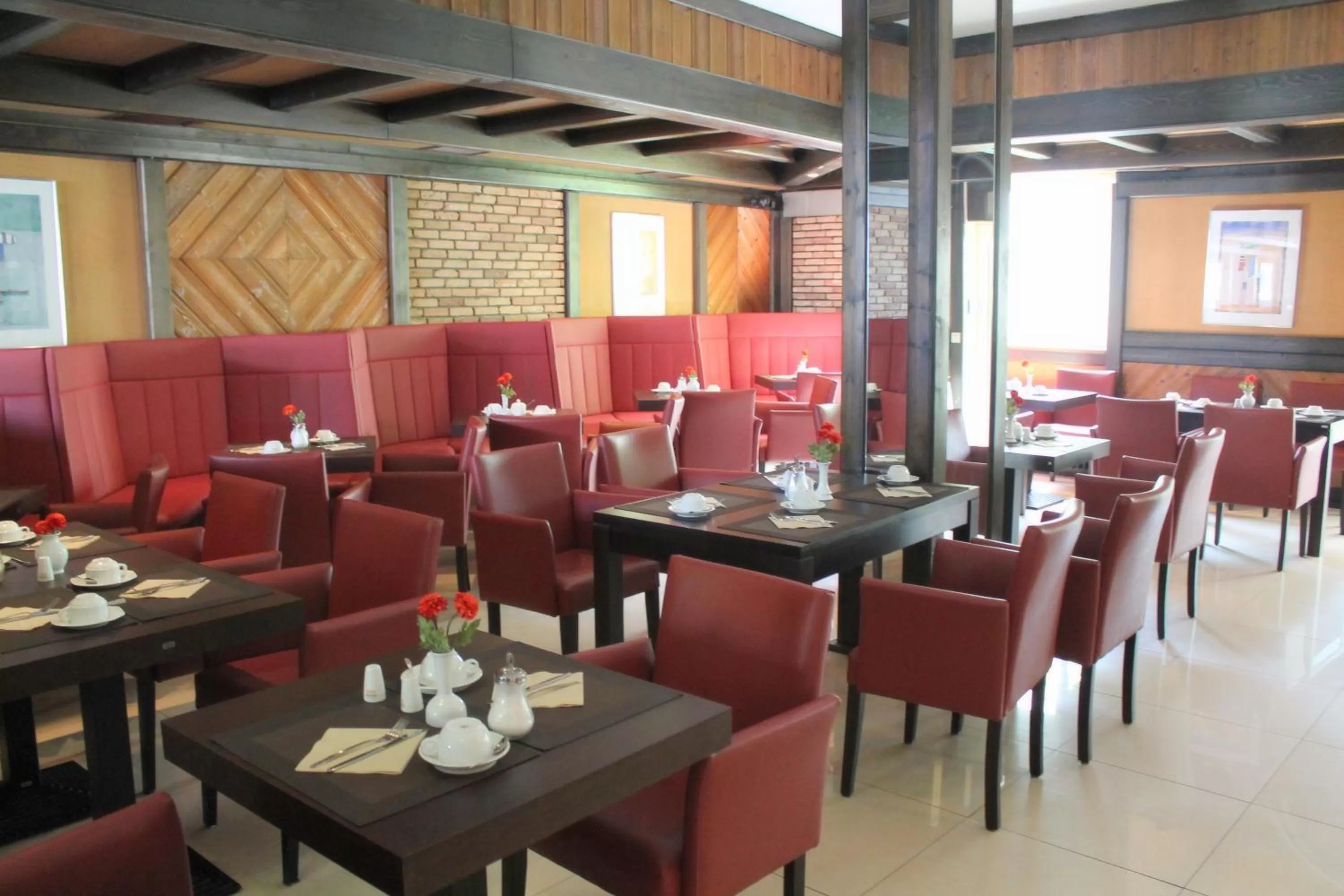 Restaurant/Places to Eat in Hotel Lorien