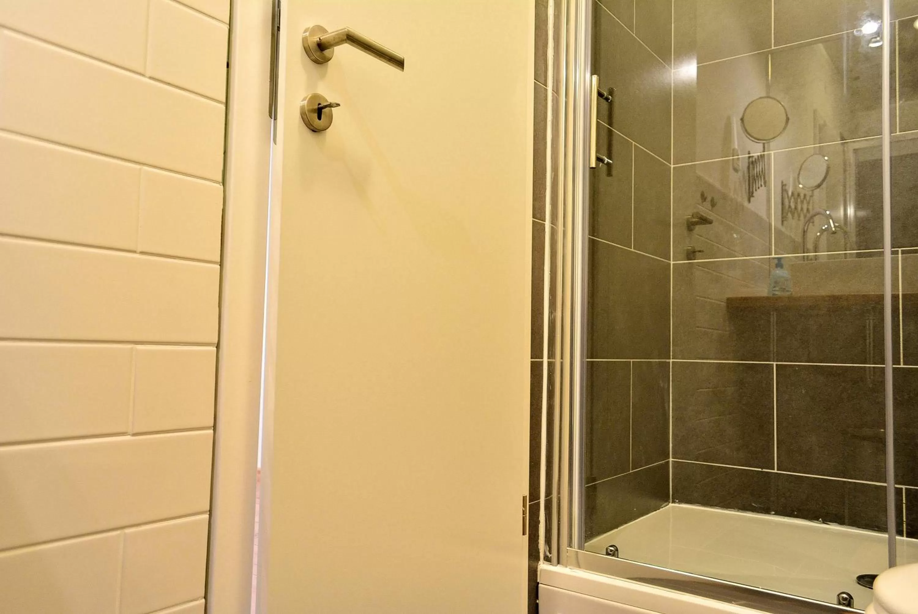 Bathroom in Golden B&B