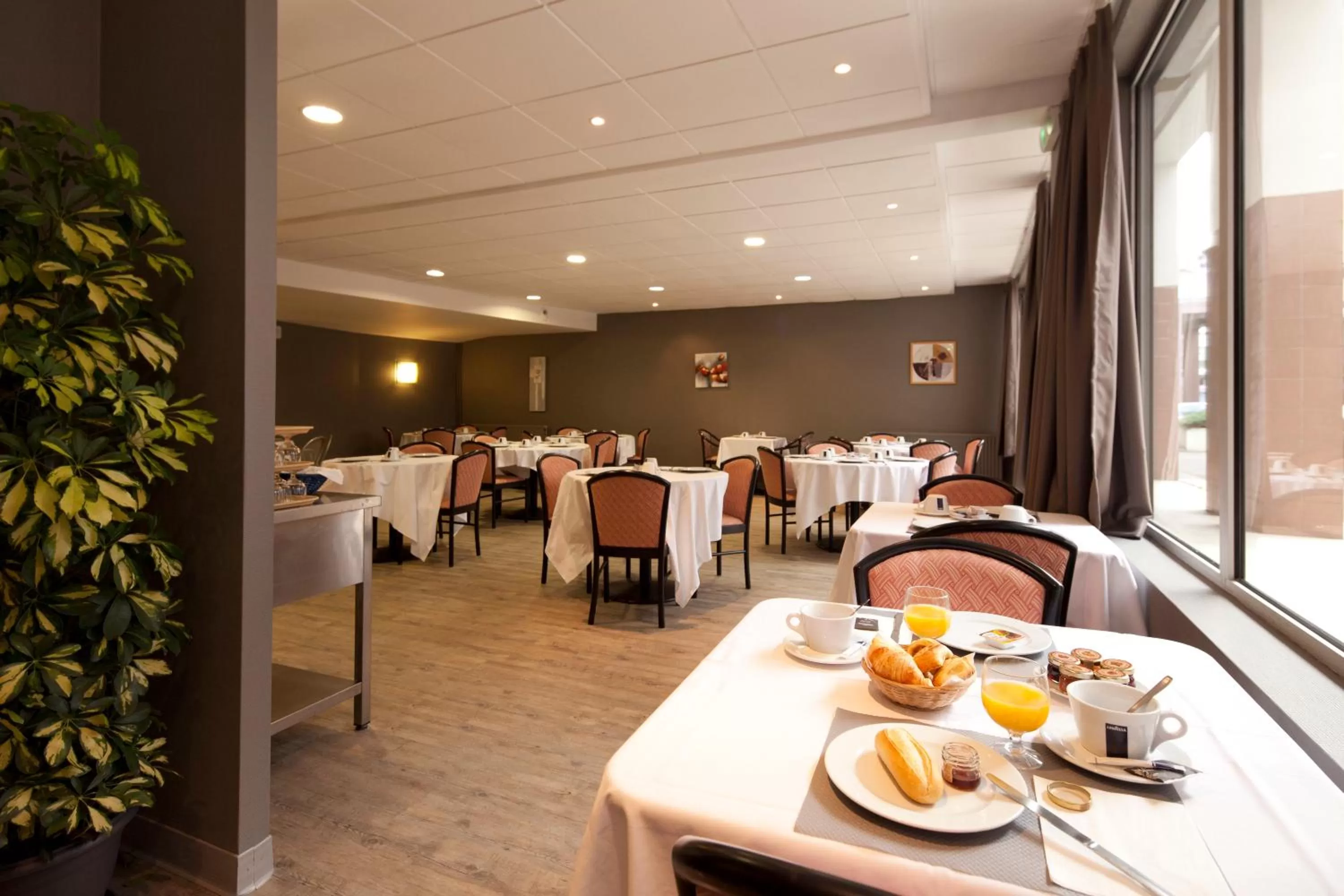 Breakfast in Villa Mariale by Popinns