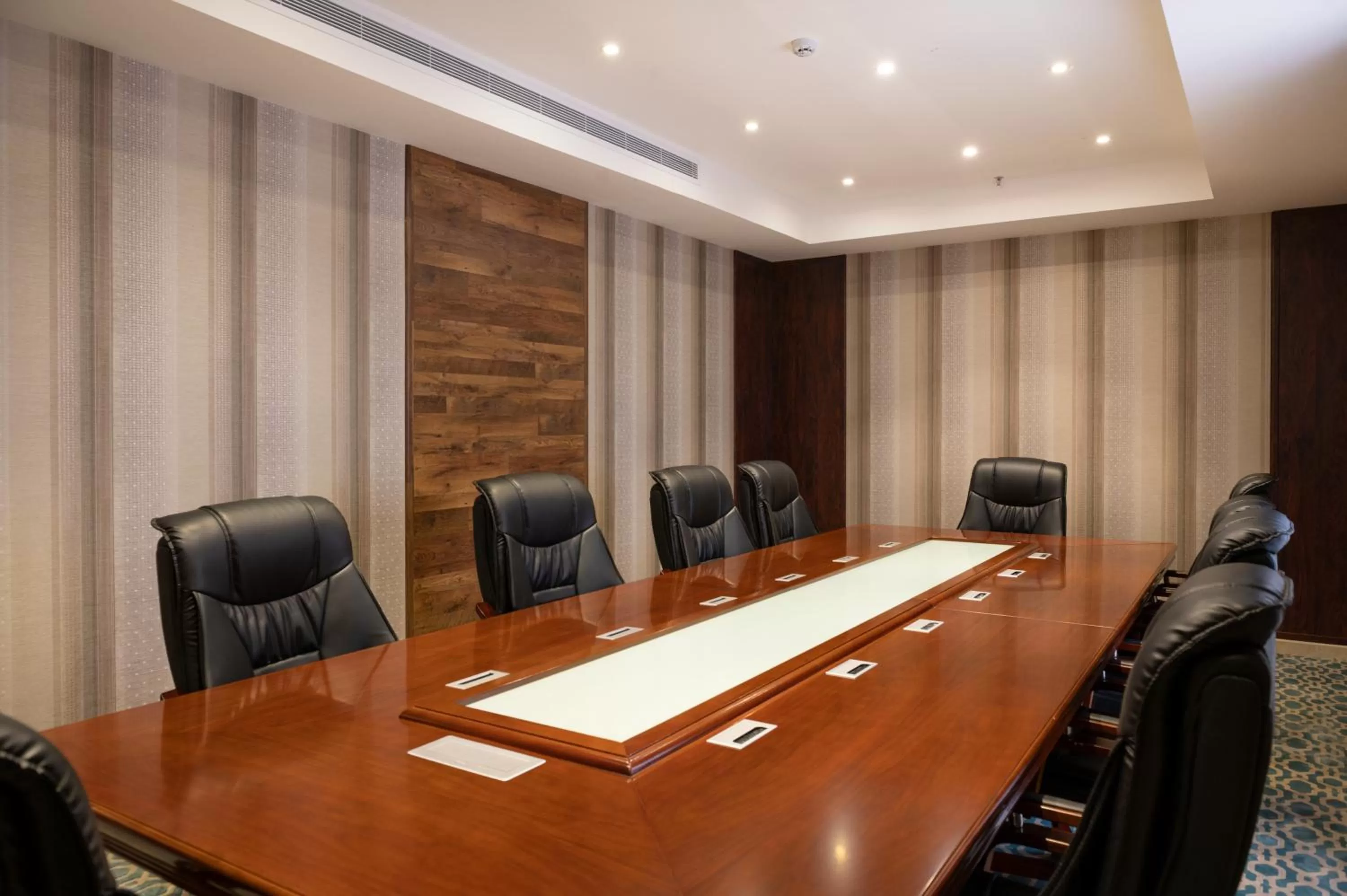 Meeting/conference room in Seasons Park Hotel