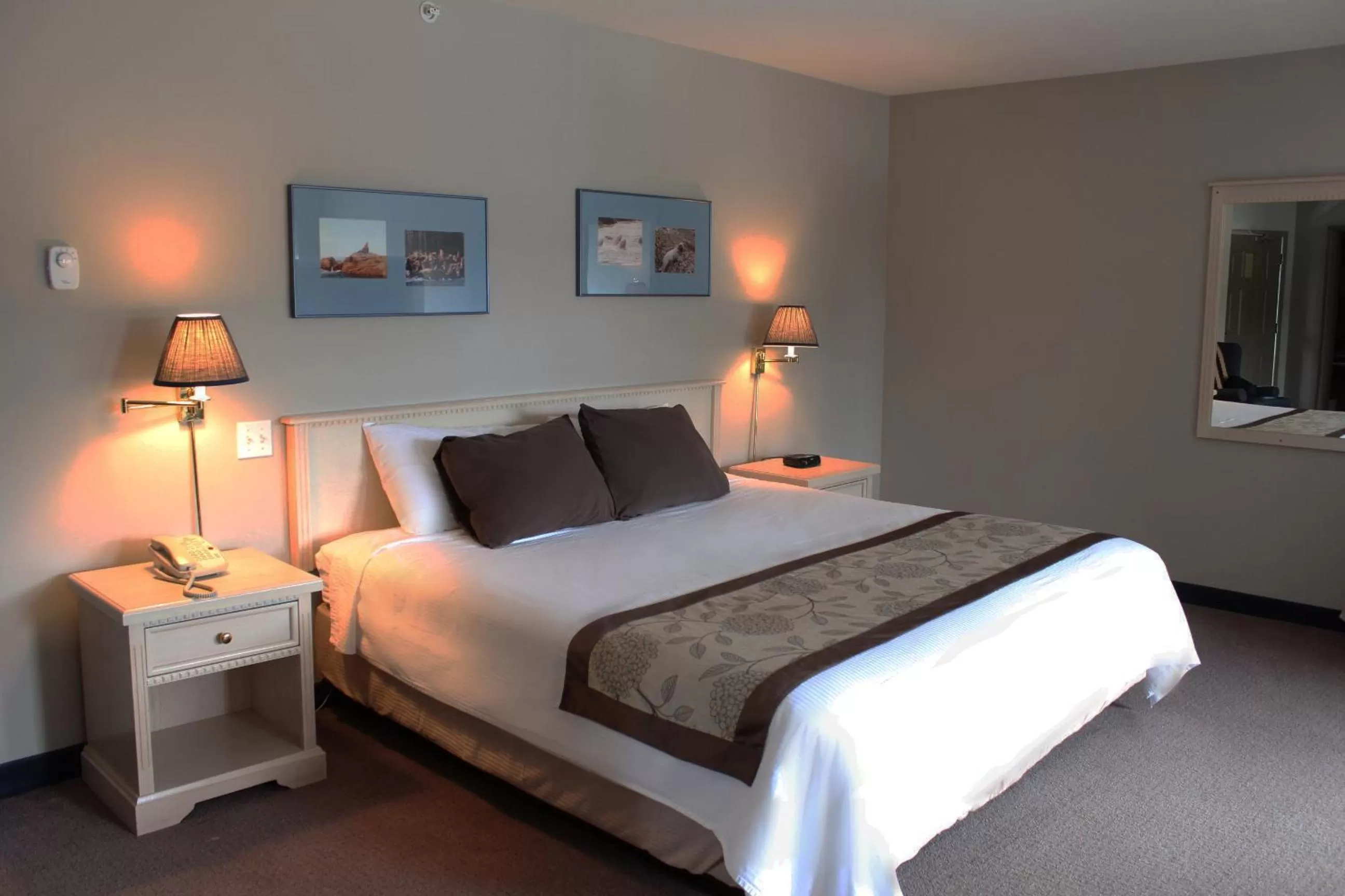 Bed in Quarterdeck Inn Port Hardy