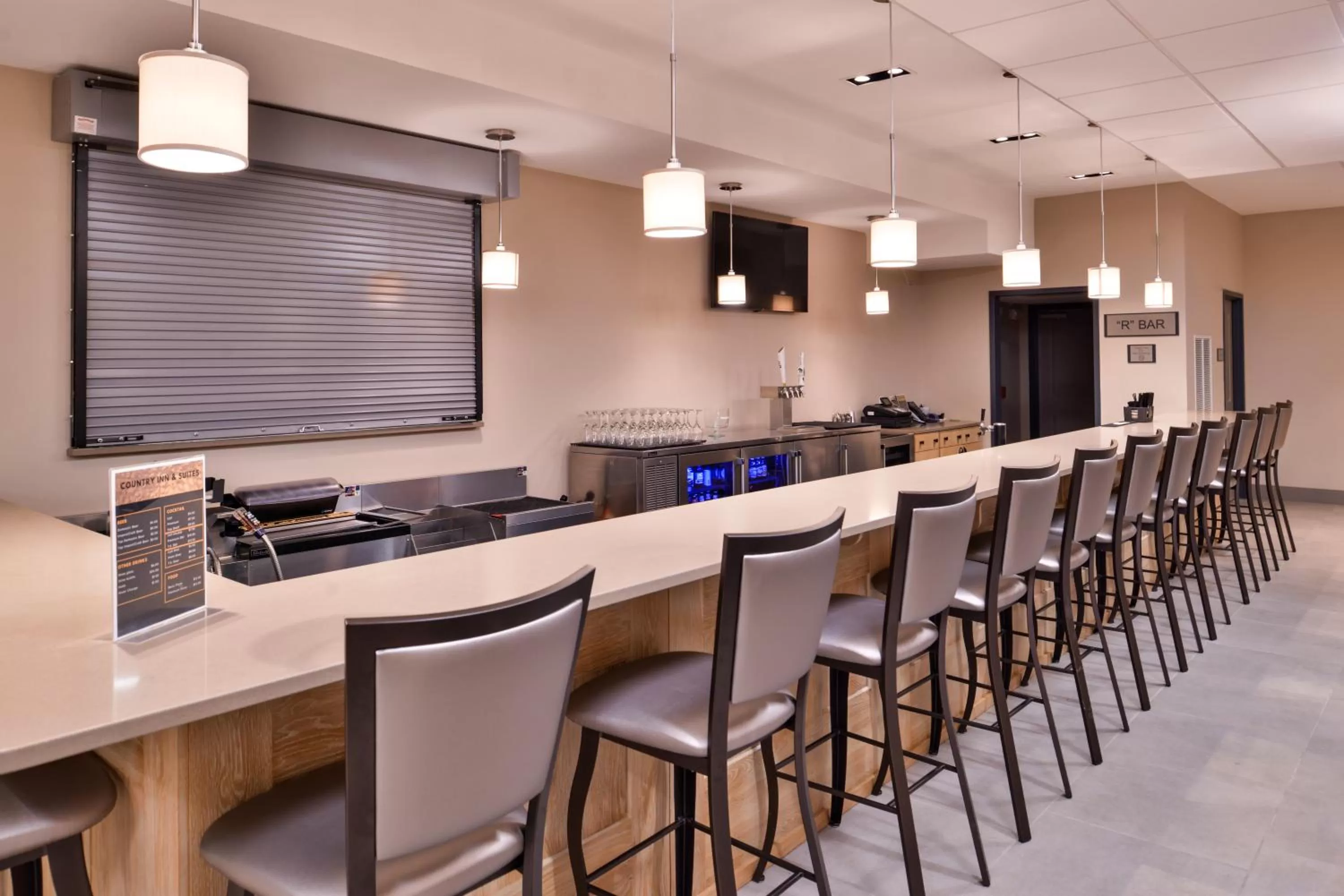 Lounge or bar in Country Inn & Suites by Radisson, Ft Atkinson, WI