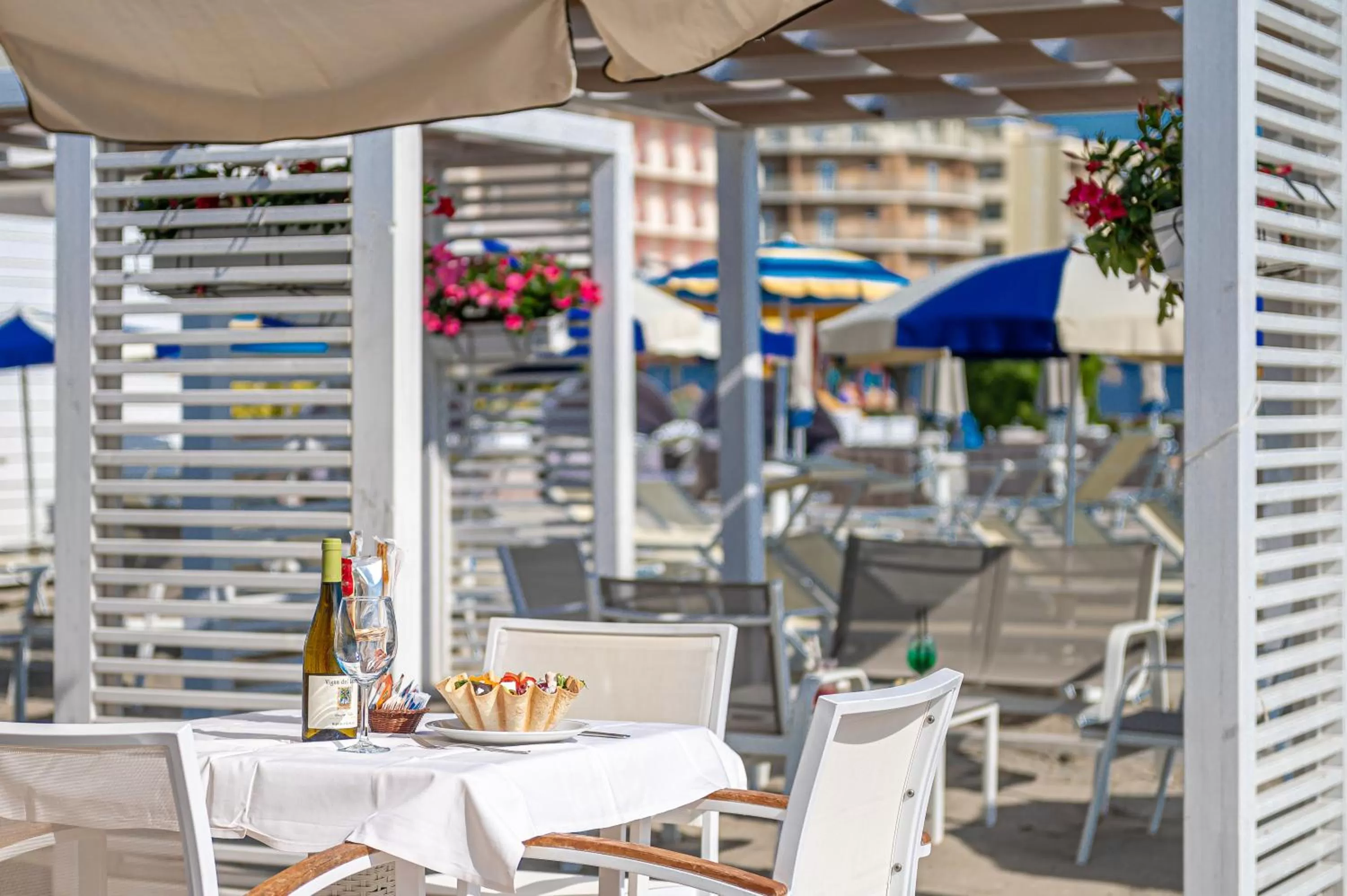 Restaurant/places to eat in Hotel Adria
