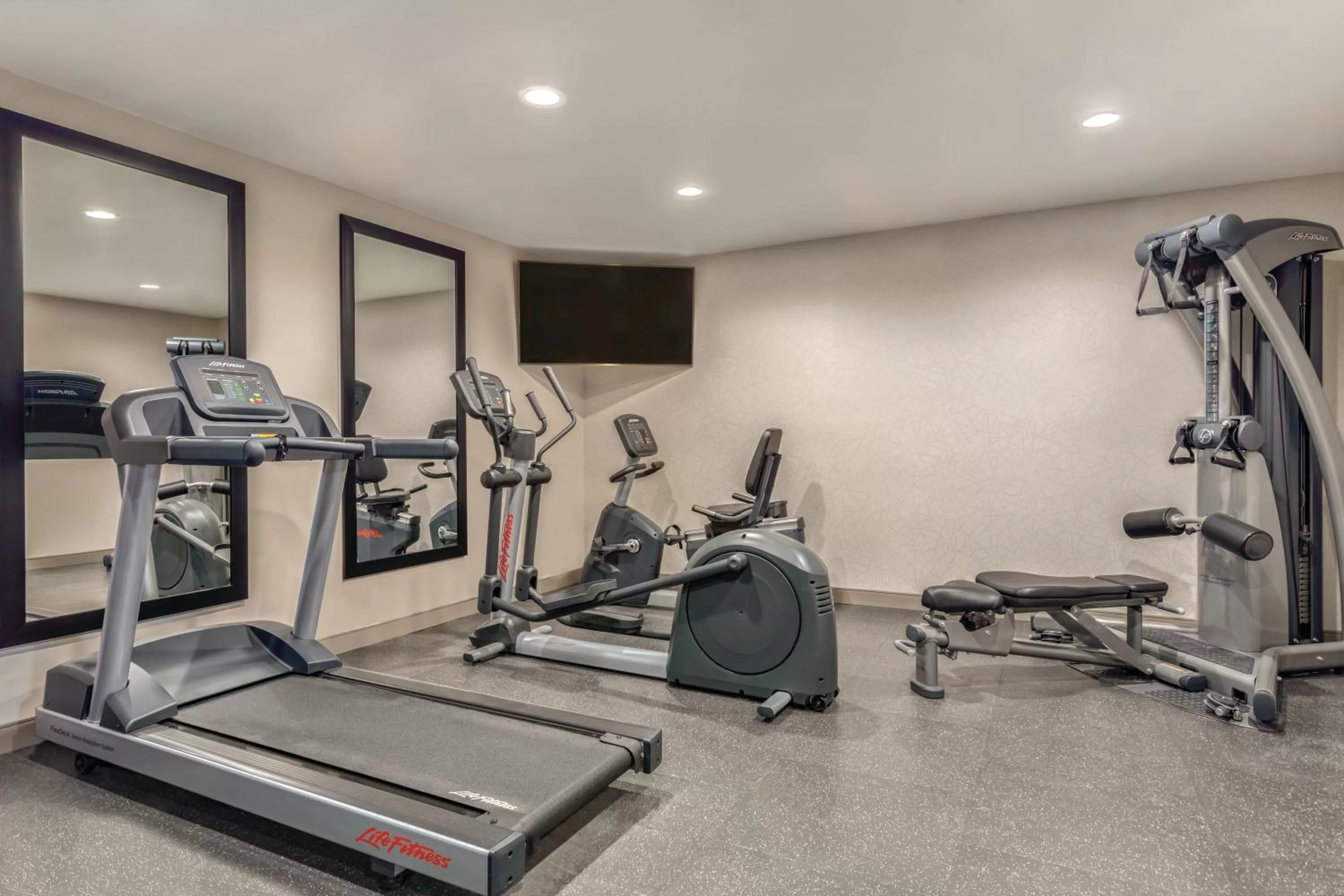 Fitness centre/facilities in Country Inn & Suites by Radisson, Erie, PA