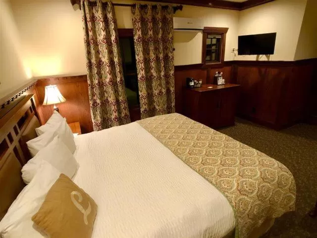 Bed in The Lodge at Cloudcroft