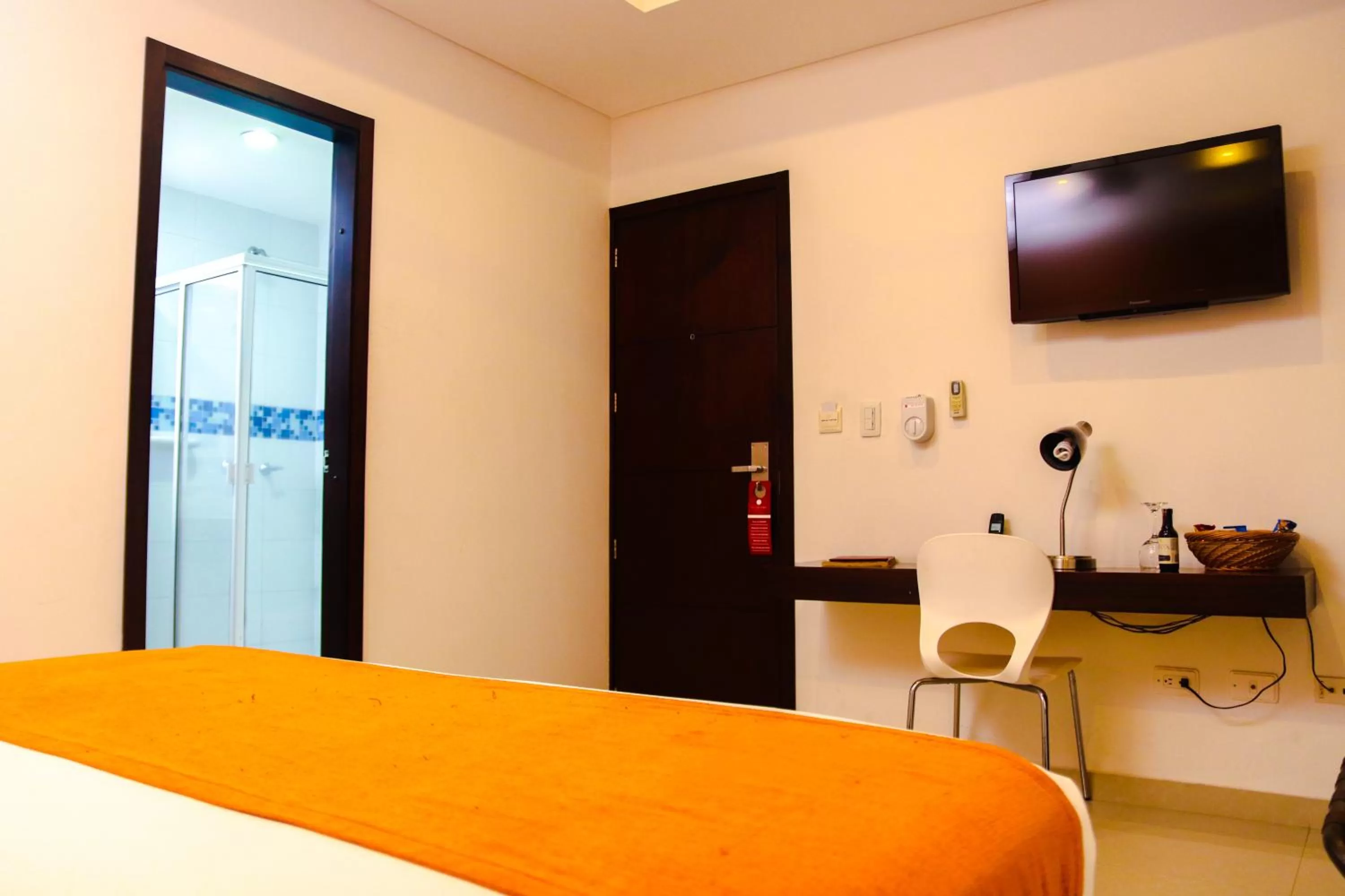 Photo of the whole room, Bed in Hotel Buenos Aires