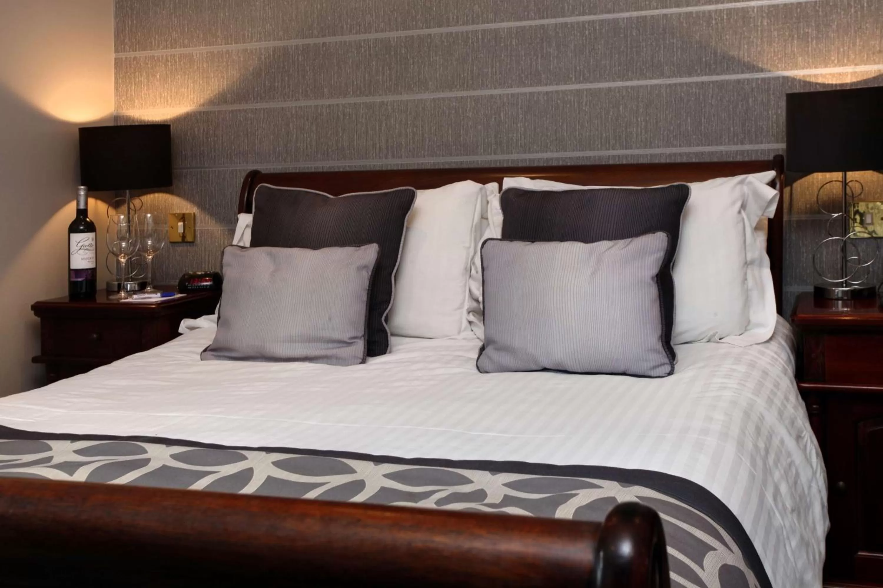 Bedroom, Bed in Dryfesdale Hotel - BW Signature Collection