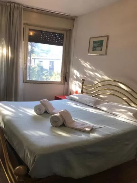 Photo of the whole room, Bed in Hotel Carillon