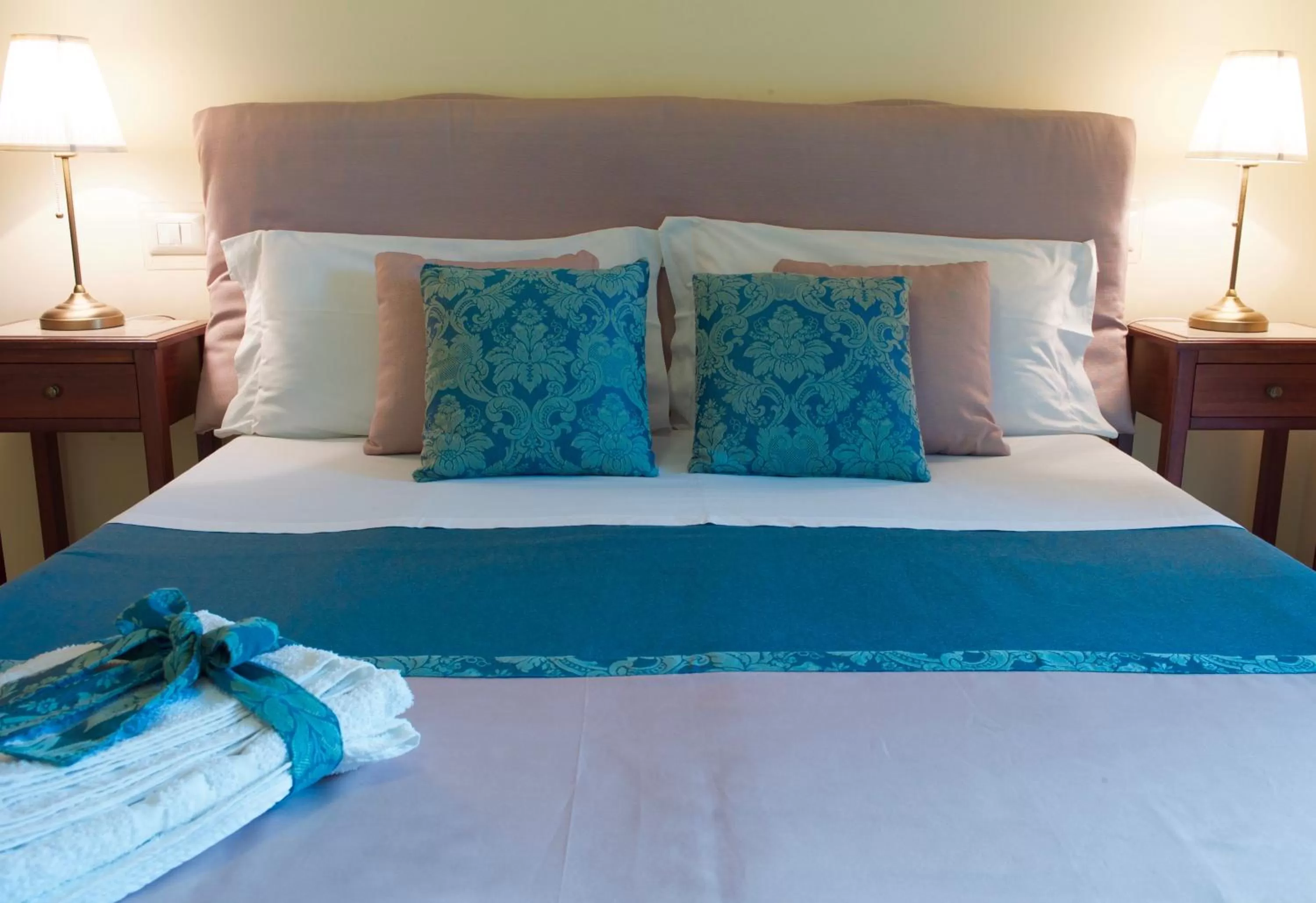 Decorative detail, Bed in B&B MareAgrò