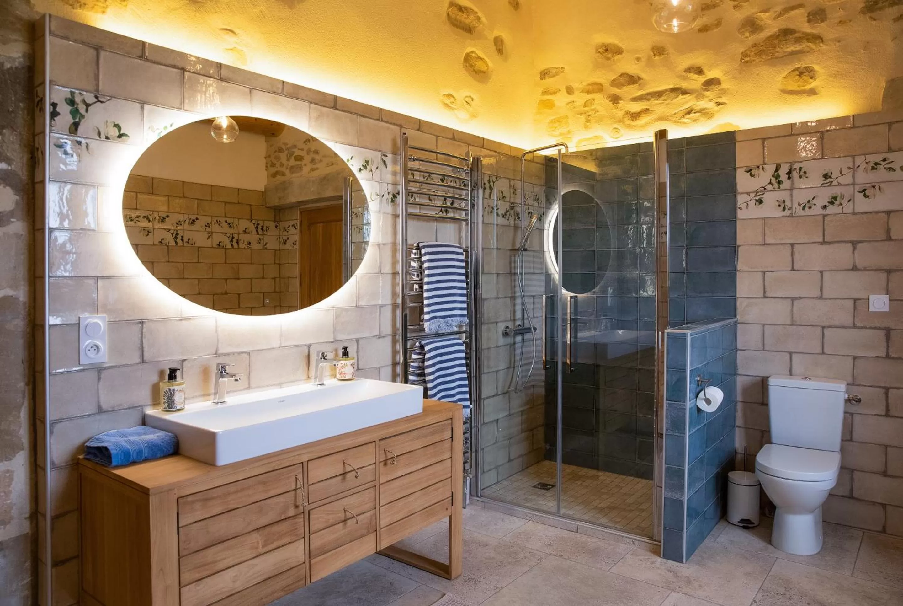 Bathroom in Les Yourtes de Provence