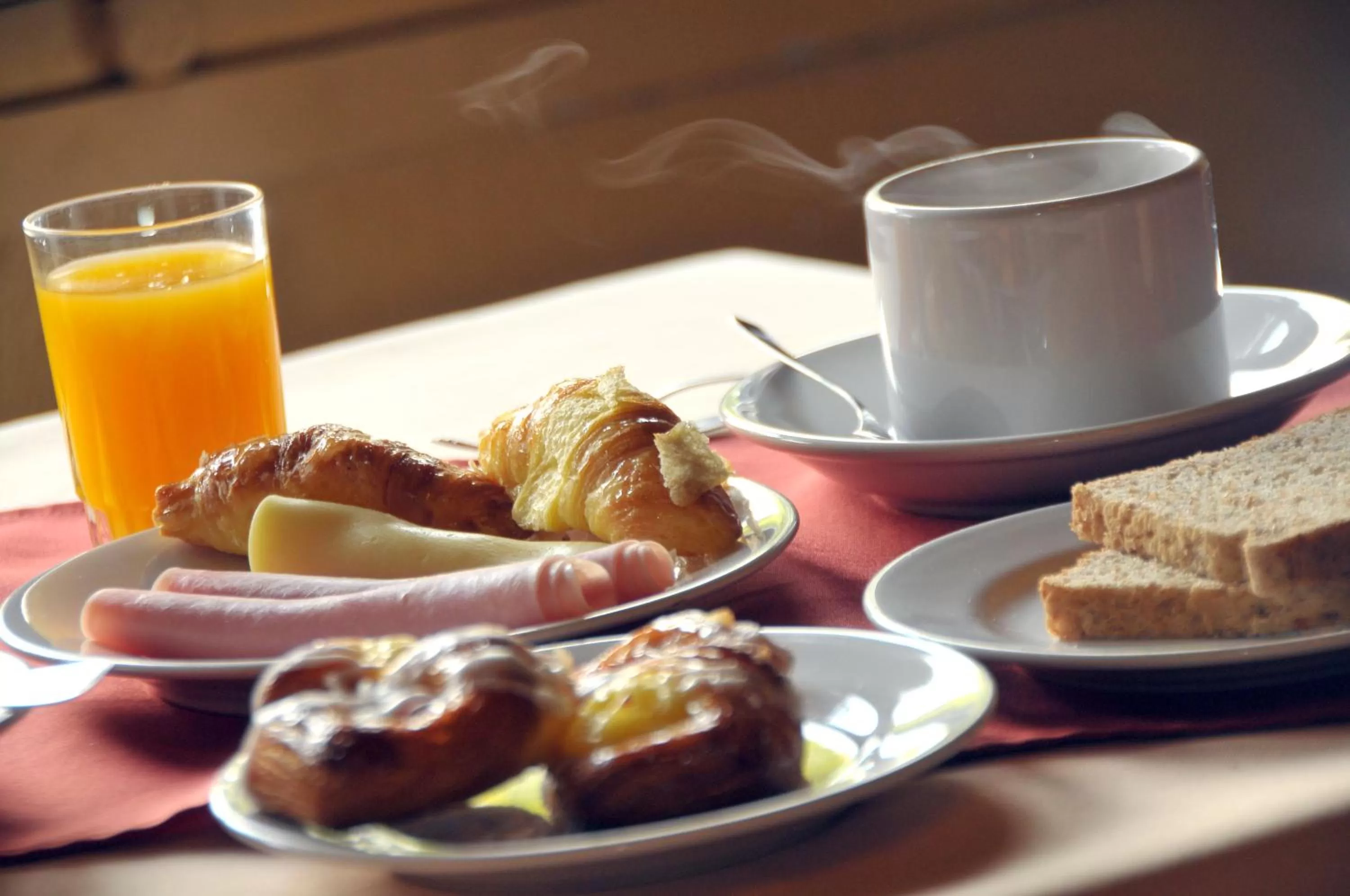 Restaurant/places to eat in Hotel Eldorado