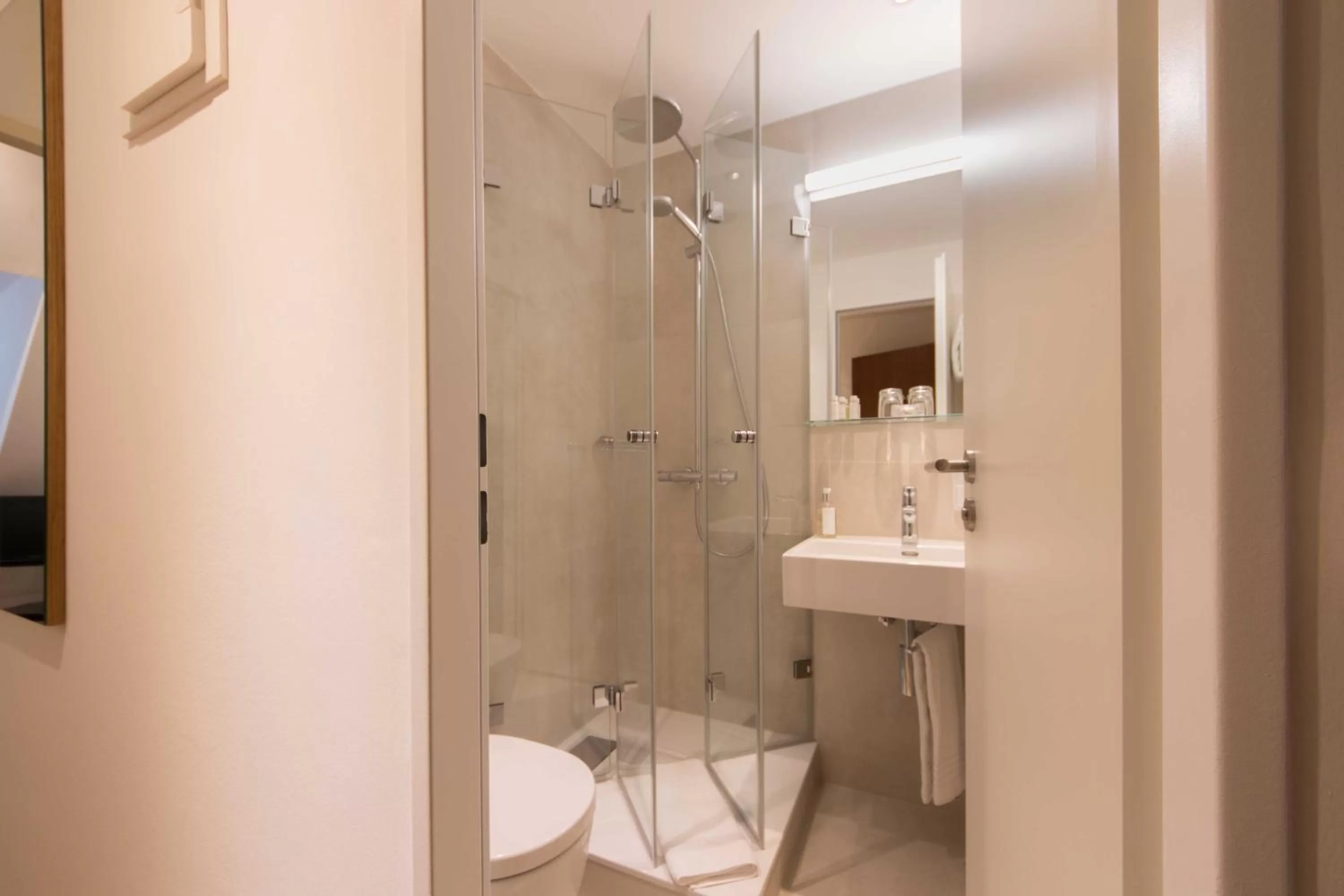 Shower in Downtown Vi Vadi Hotel