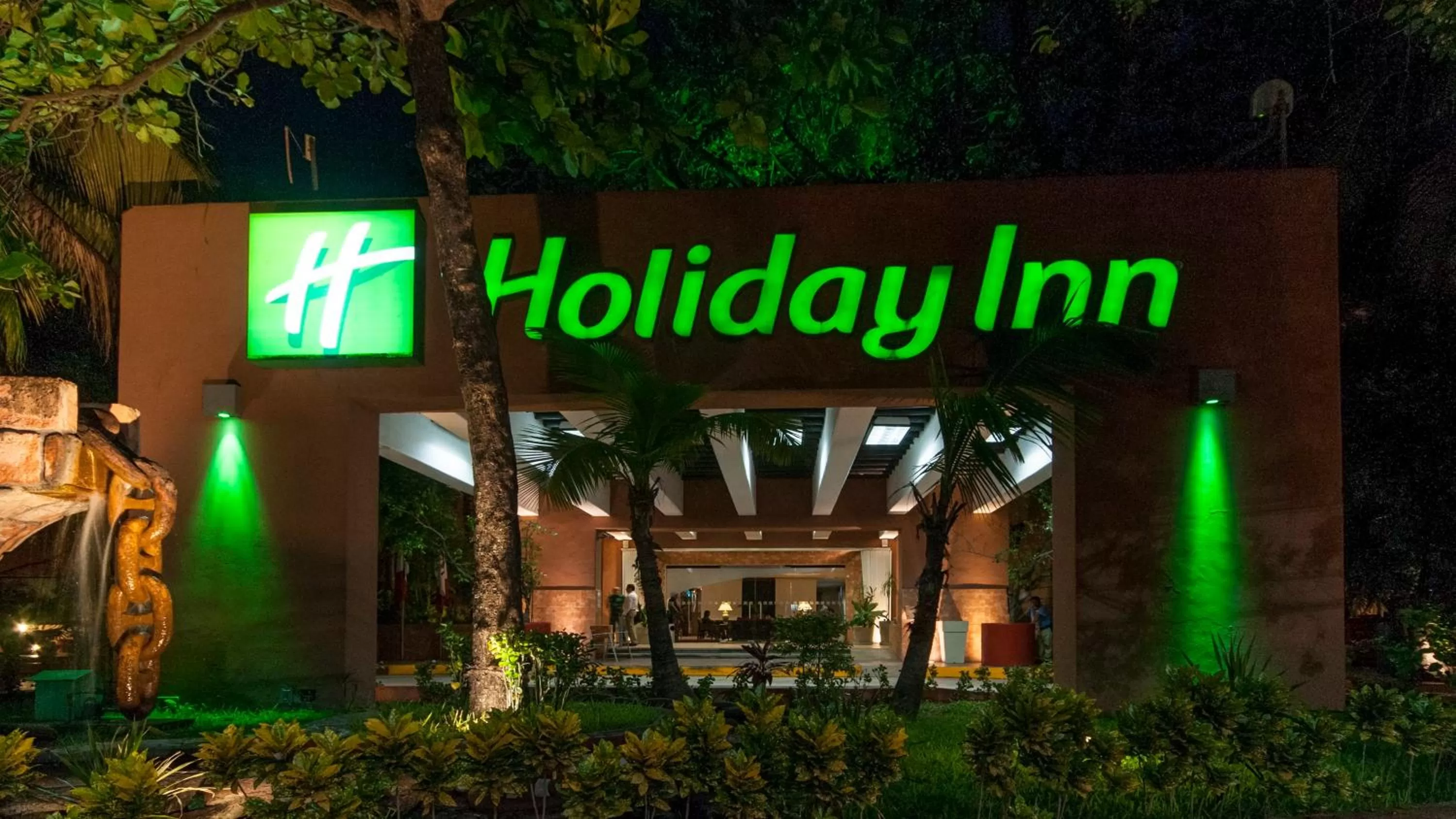 Property building in Holiday Inn Ciudad Del Carmen by IHG