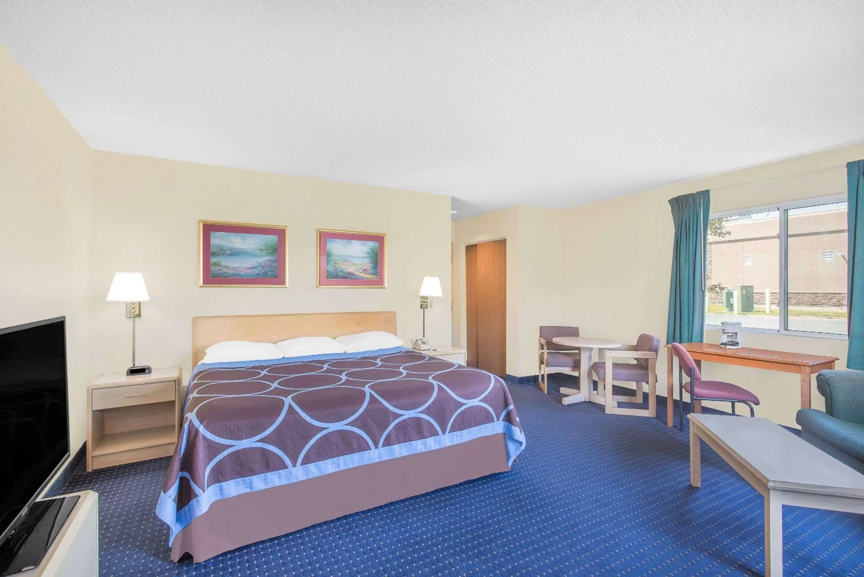 Photo of the whole room, Bed in Super 8 by Wyndham Canandaigua