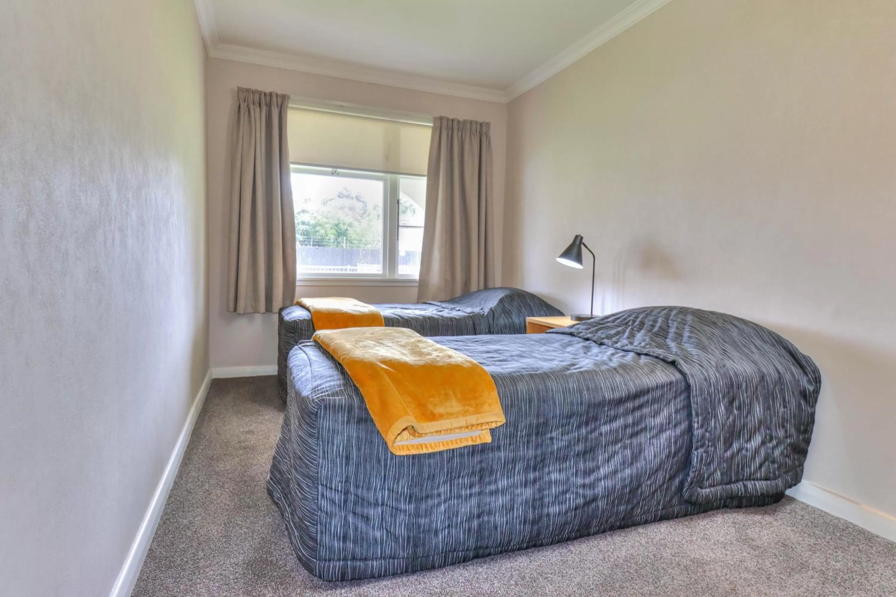 Bedroom, Bed in Aztec Motel