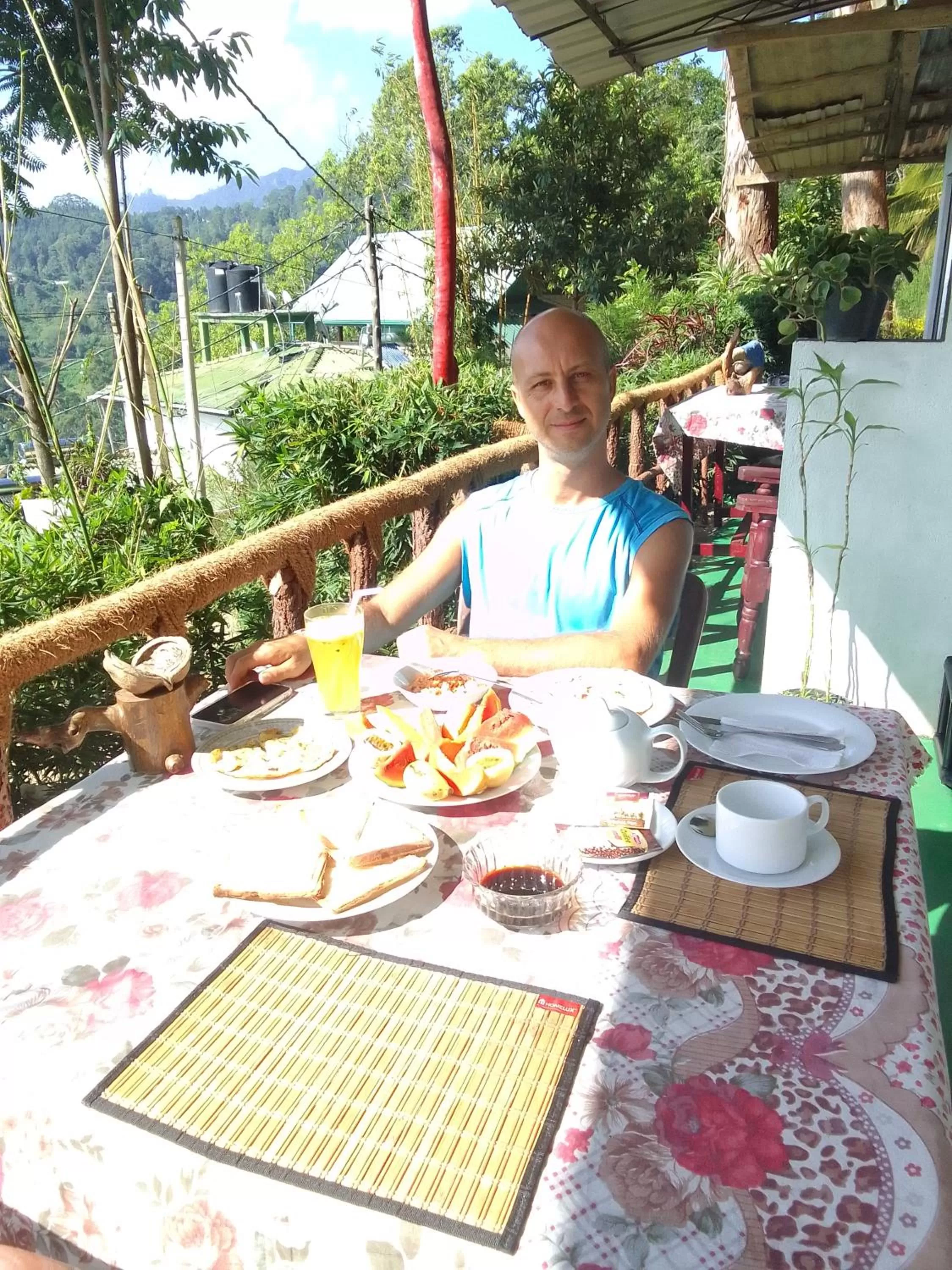 Restaurant/places to eat in Silent Nest