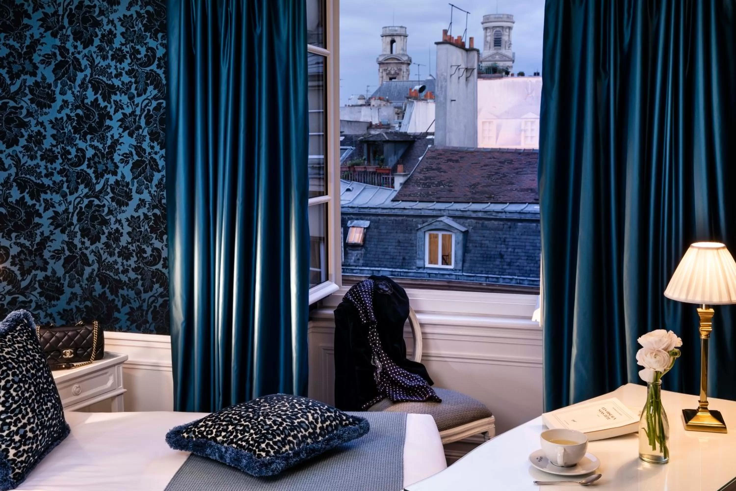 Nearby landmark in Odeon Hotel