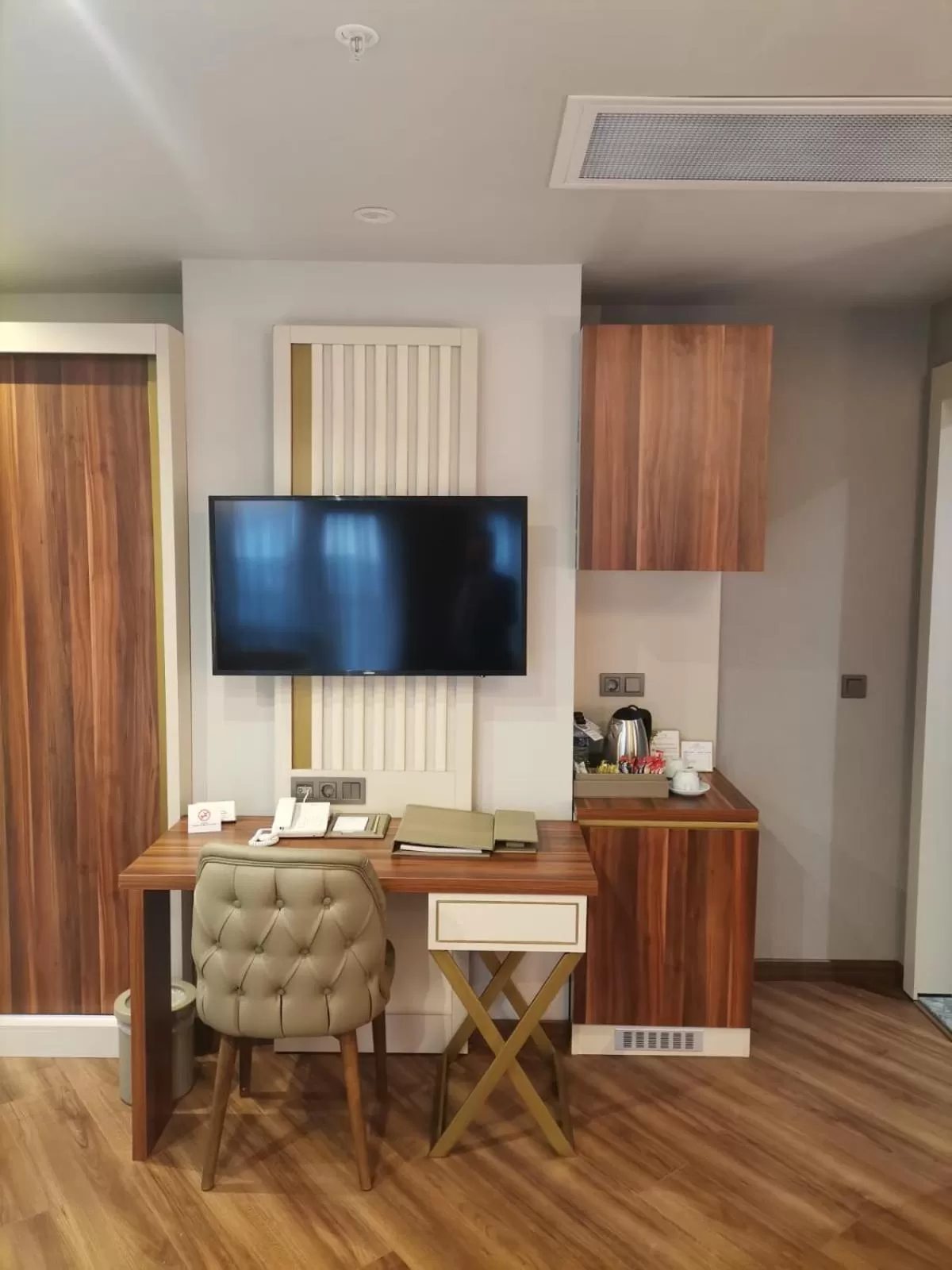 Massage, TV/Entertainment Center in Golden Royal Hotel