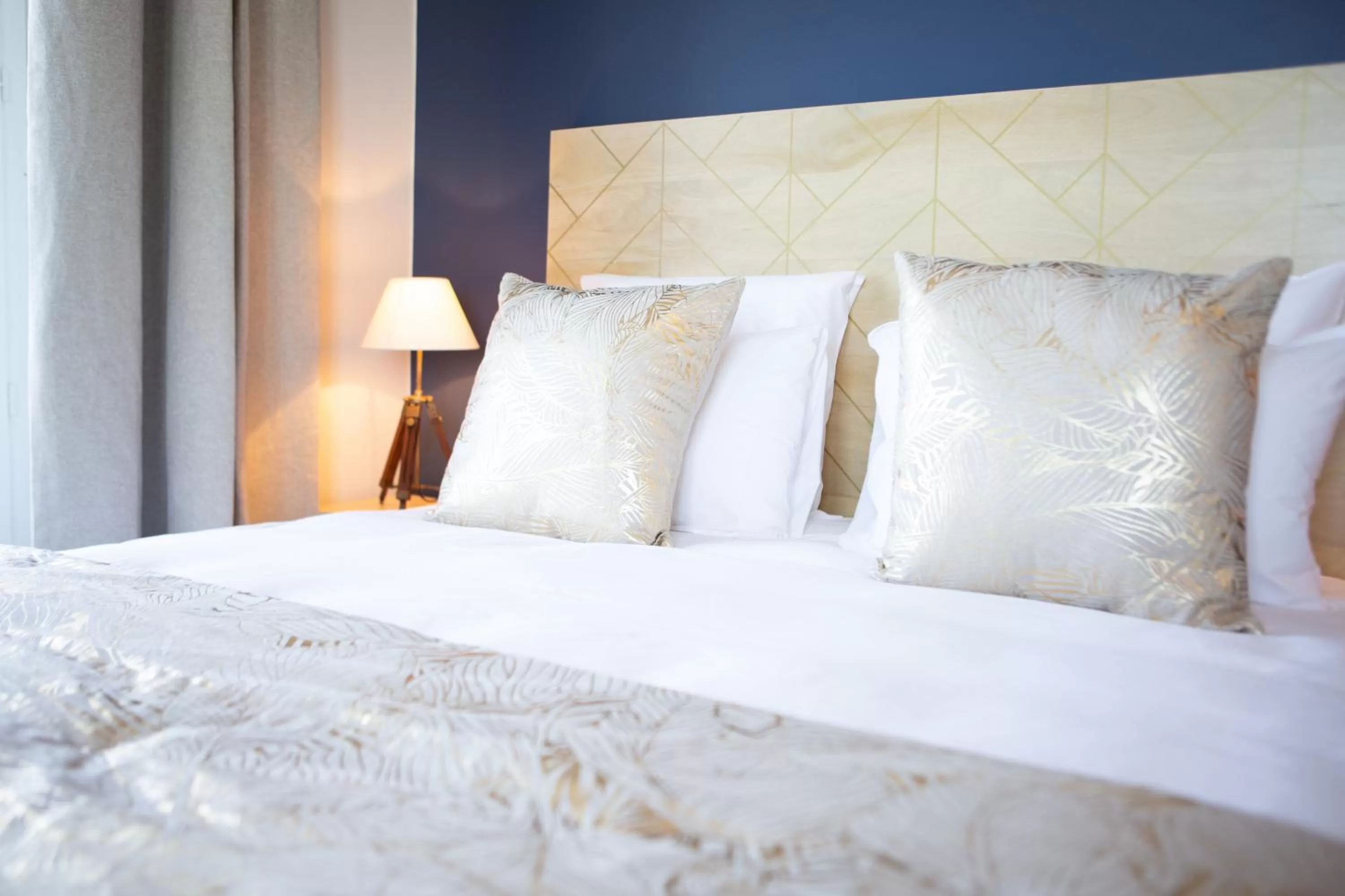 Bedroom, Bed in Hôtel des Isles