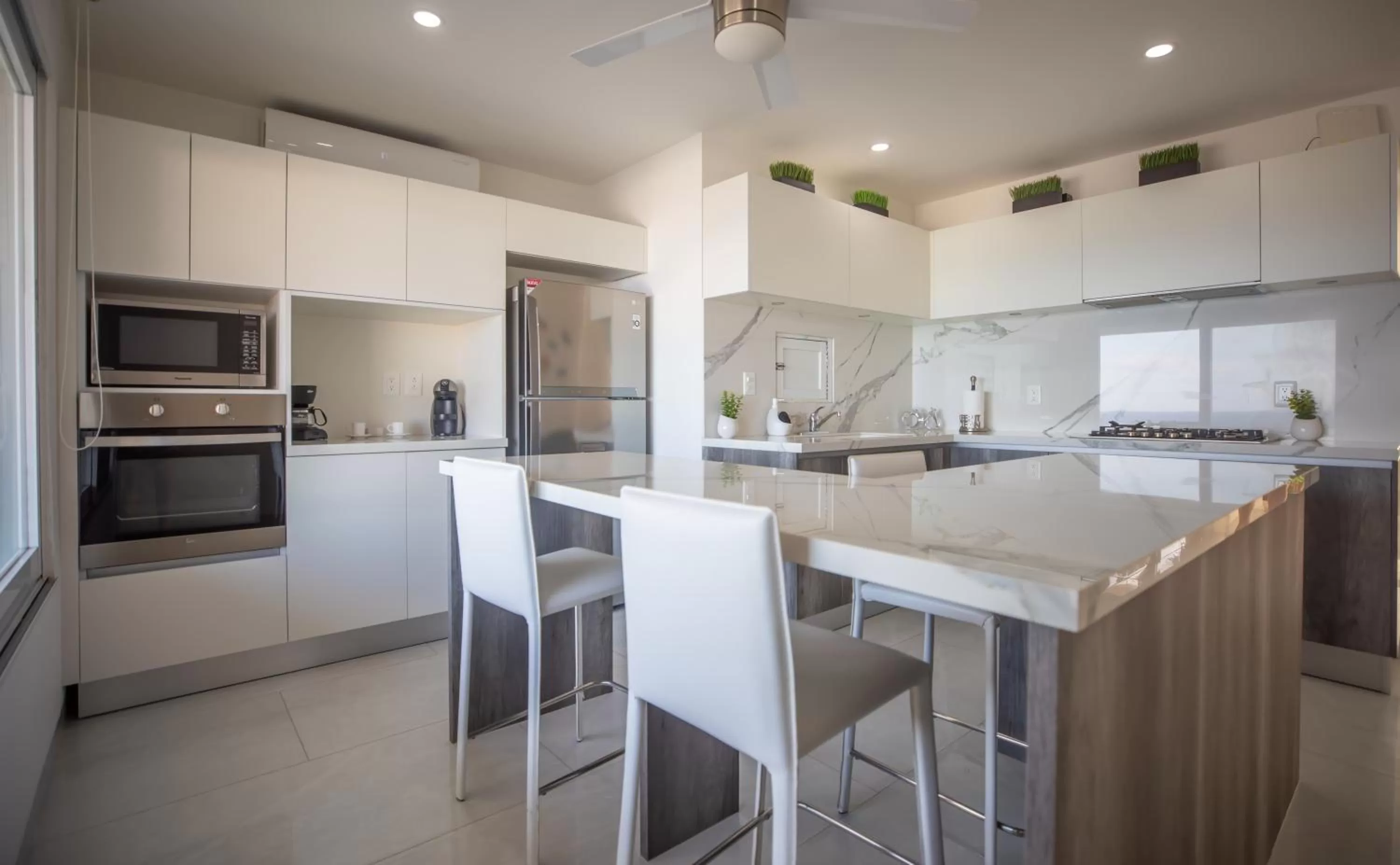 Kitchen or kitchenette, Kitchen/Kitchenette in Beachfront Penthouses by LivIN Cancun
