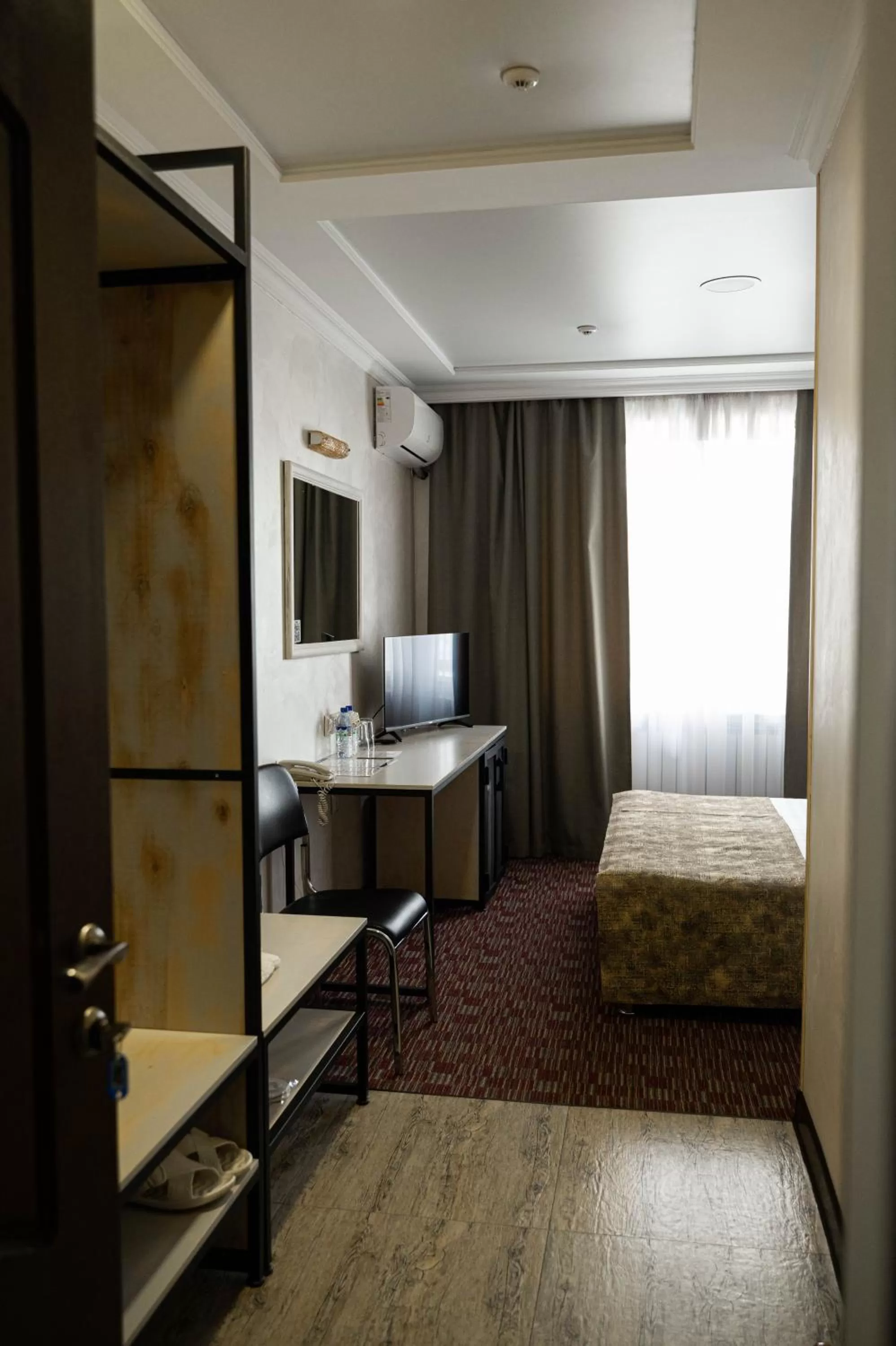 TV/Entertainment Center in UYUTNYY DOM