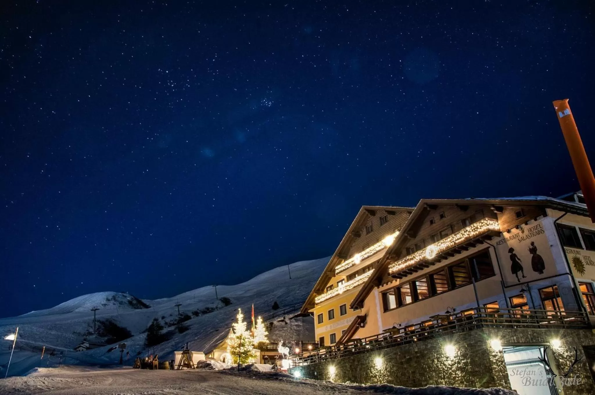 Facade/entrance in Hotel Salastrains