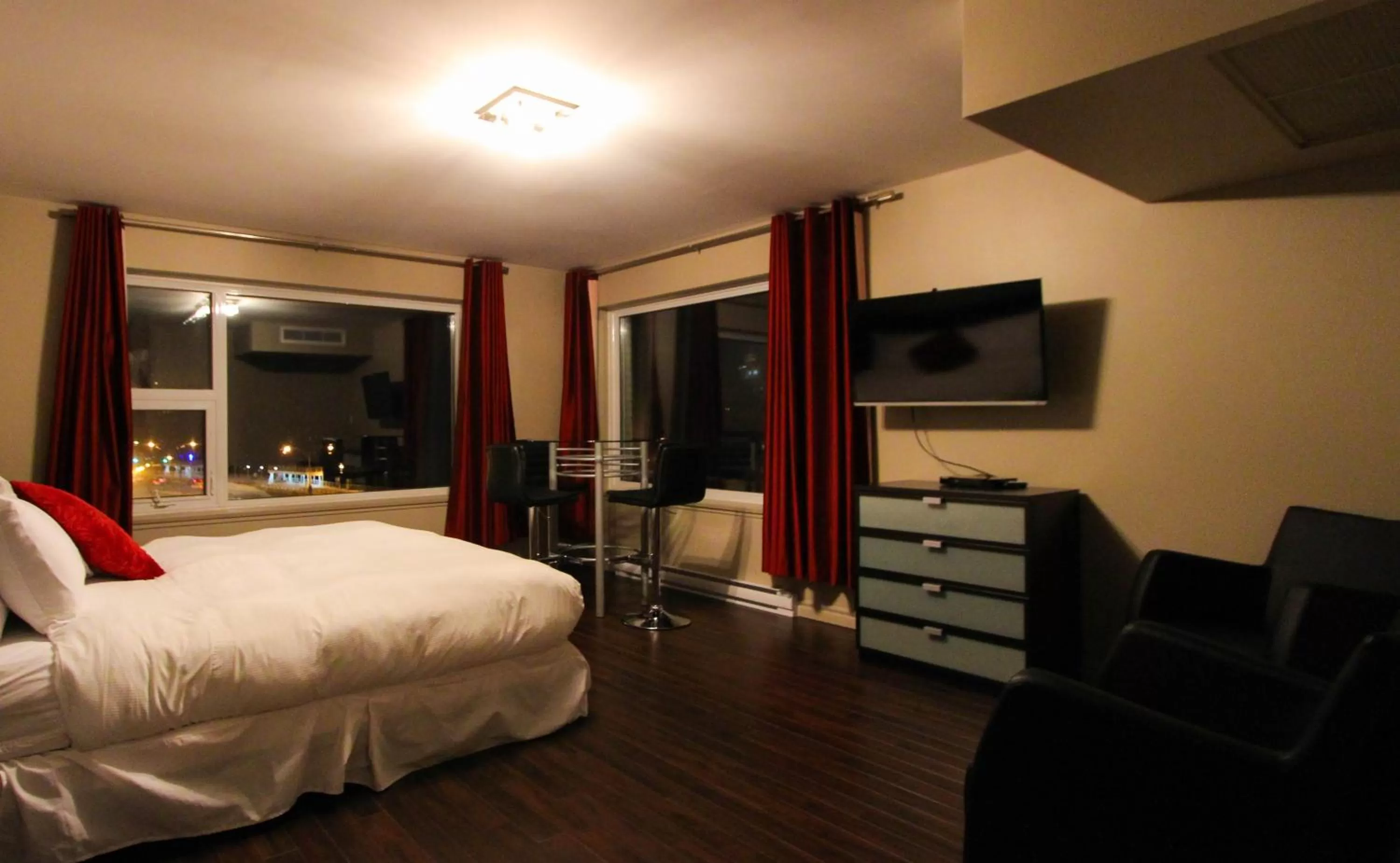 Decorative detail, Bed in Hôtel Saint-Germain Rimouski