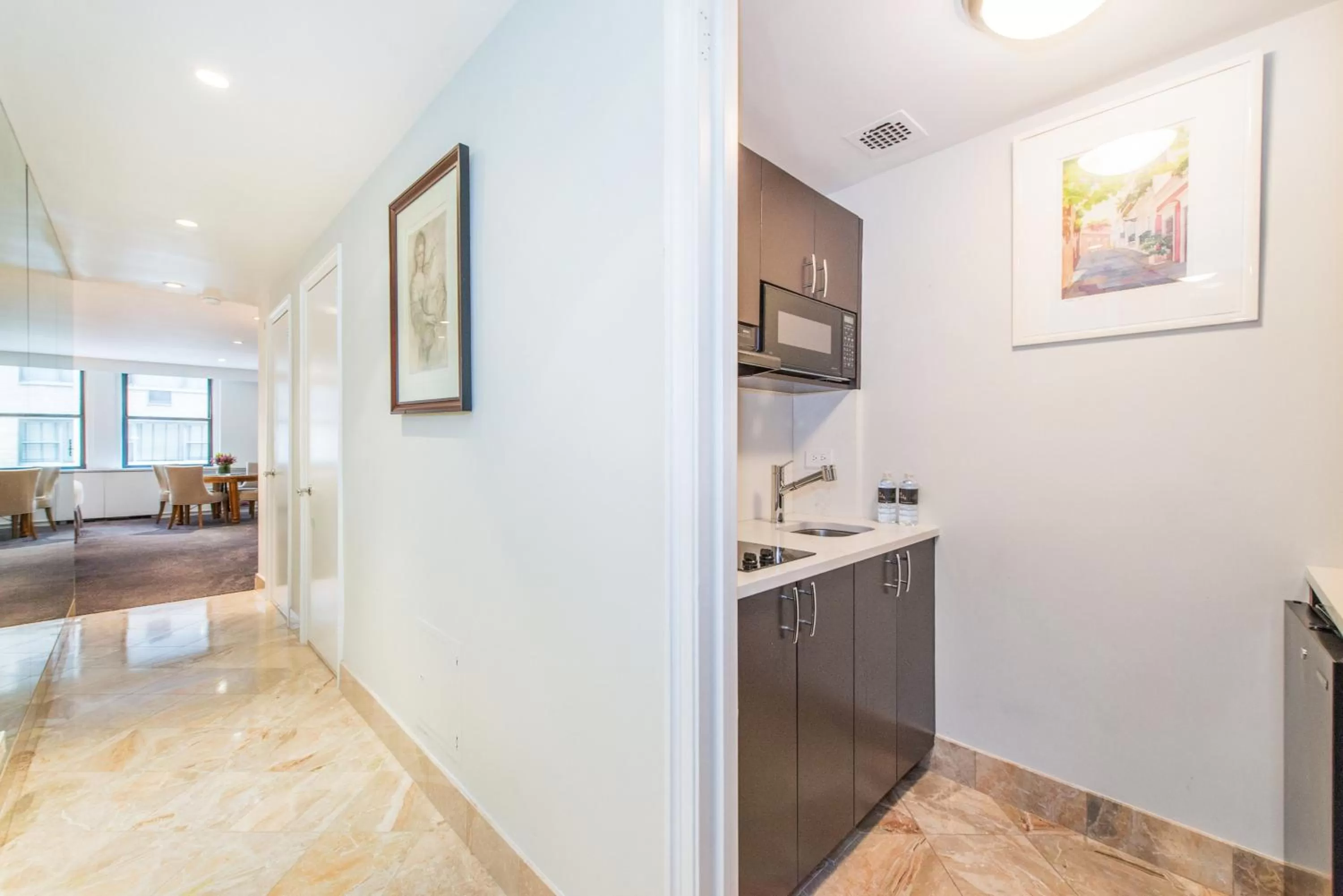 Kitchen or kitchenette in Lombardy Hotel