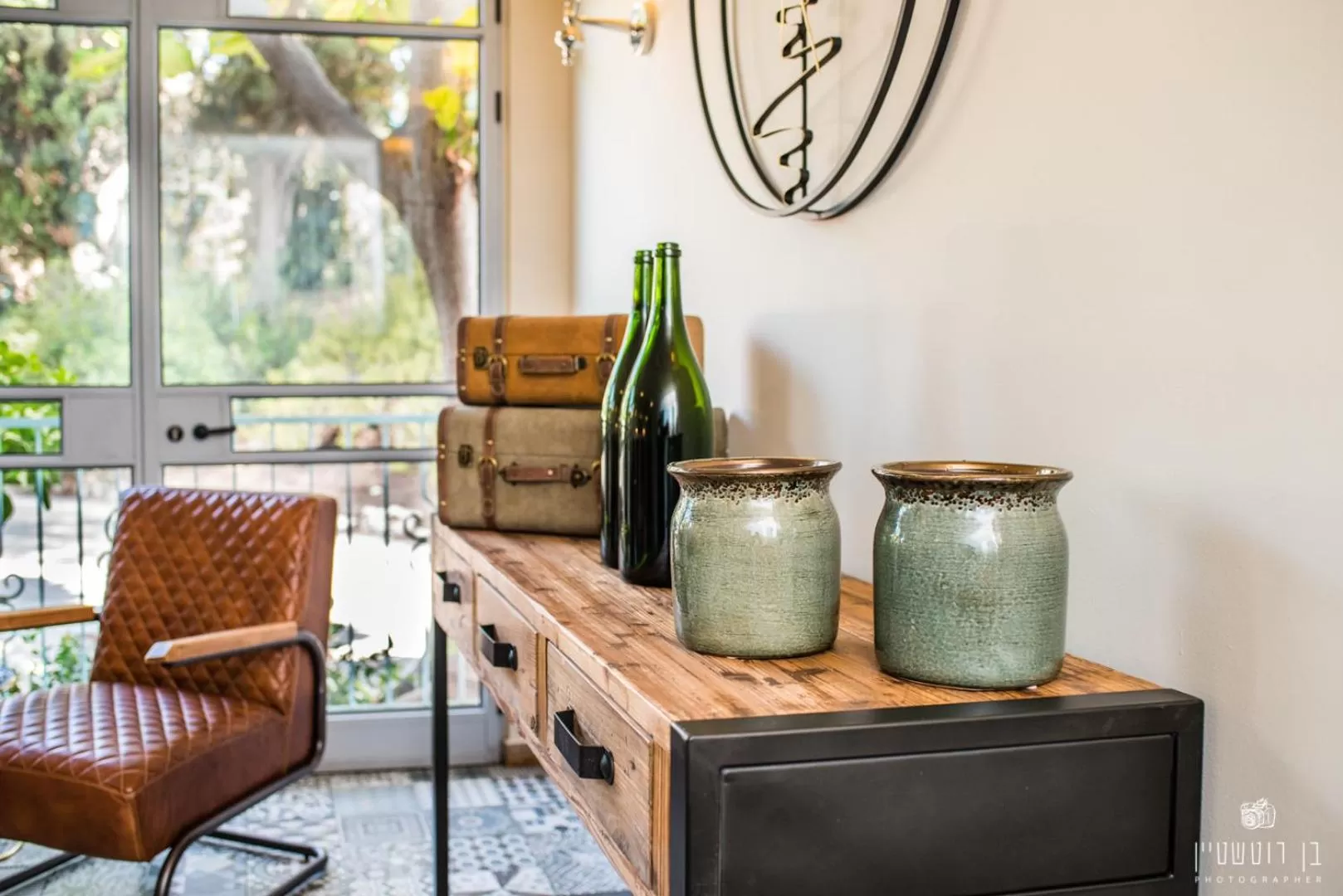 Communal lounge/ TV room in Eden Inn