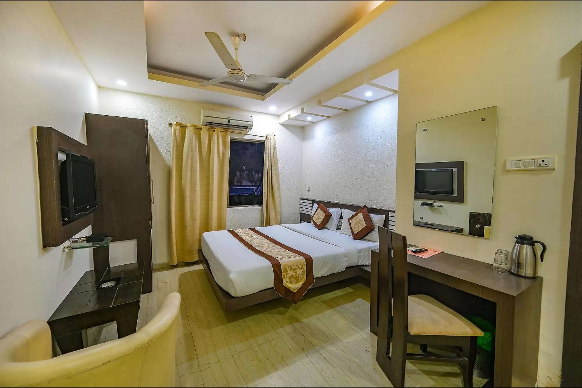 Bed in FabHotel Accord