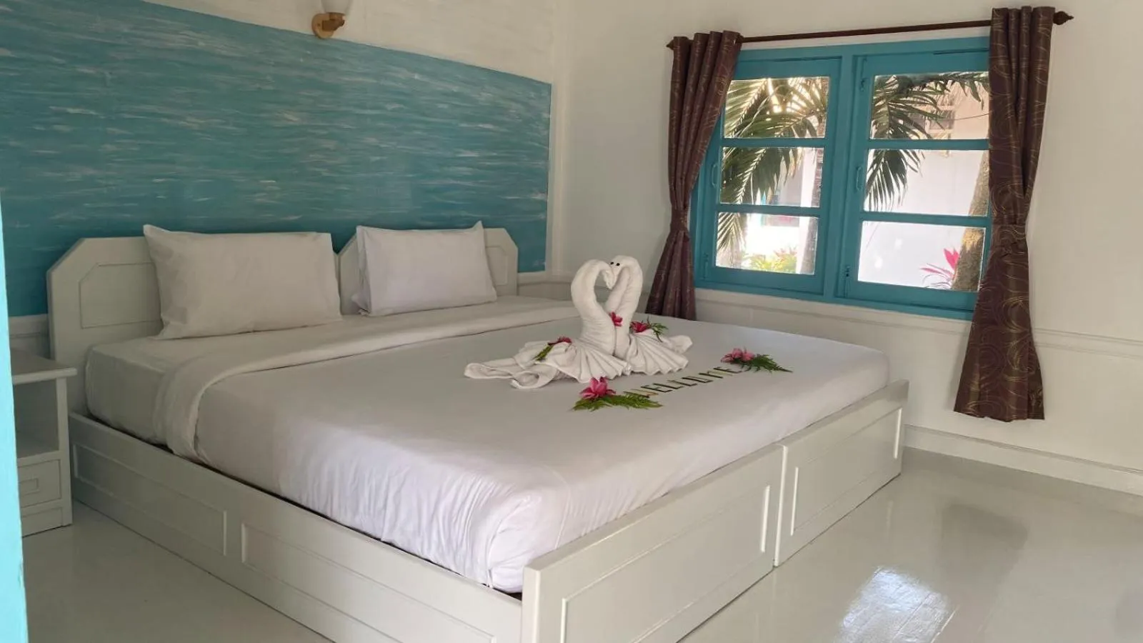 Bedroom, Bed in Sand Sea Beach Resort