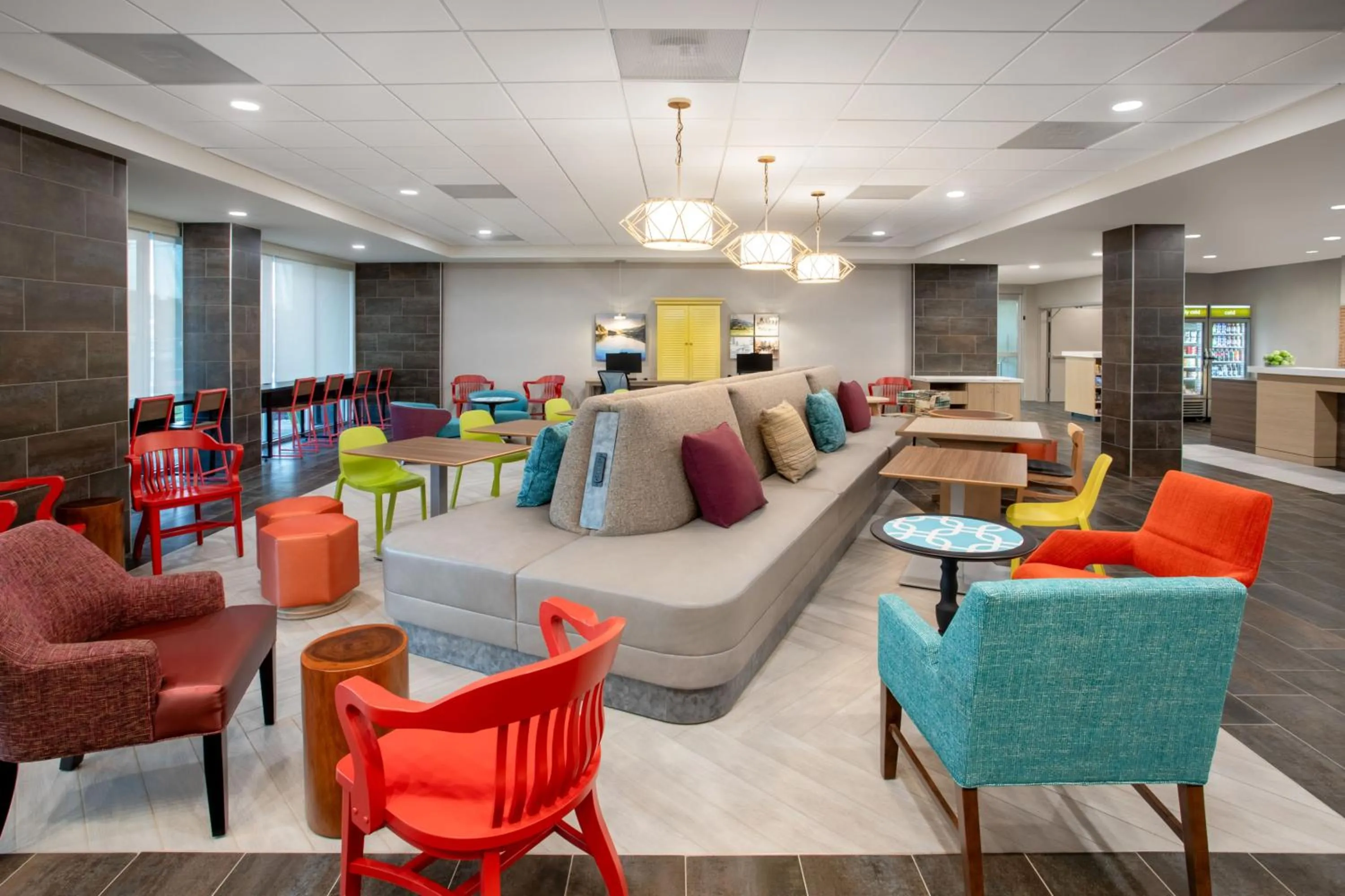 Communal lounge/ TV room in Home2 Suites By Hilton Calhoun