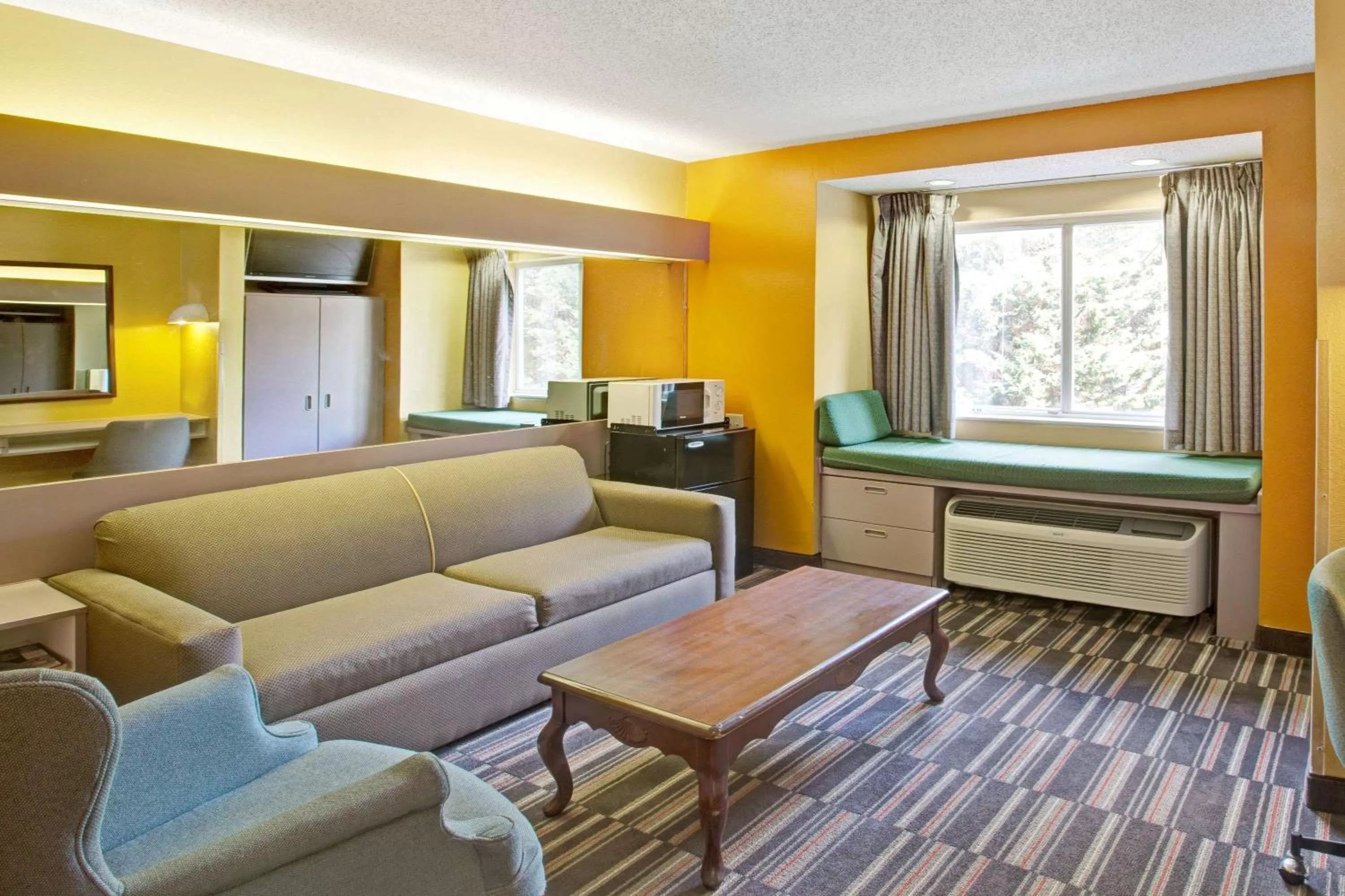 Photo of the whole room, Bed in Microtel Inn & Suites by Wyndham Gatlinburg