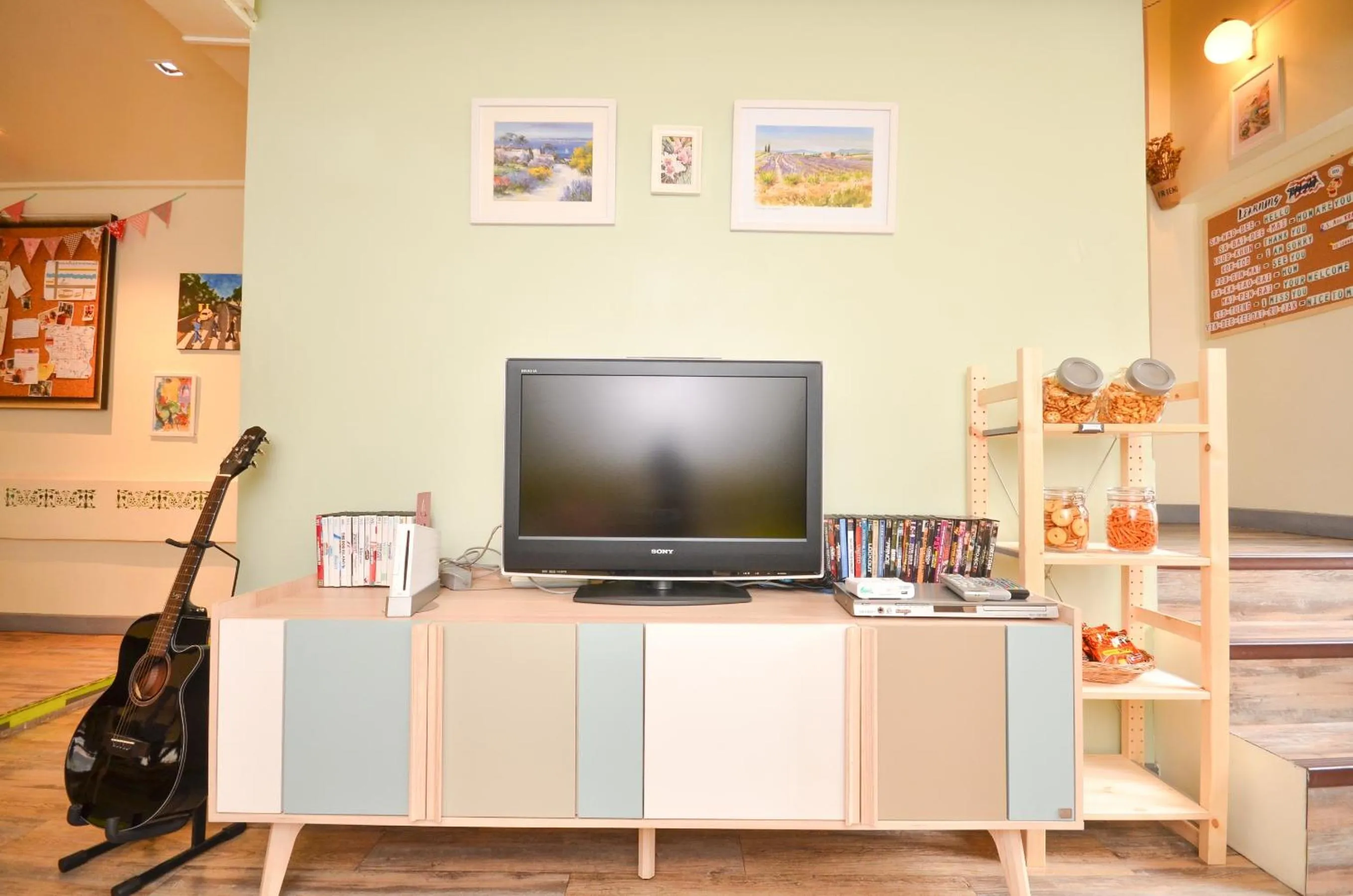 Communal lounge/ TV room in Good Day Hostel