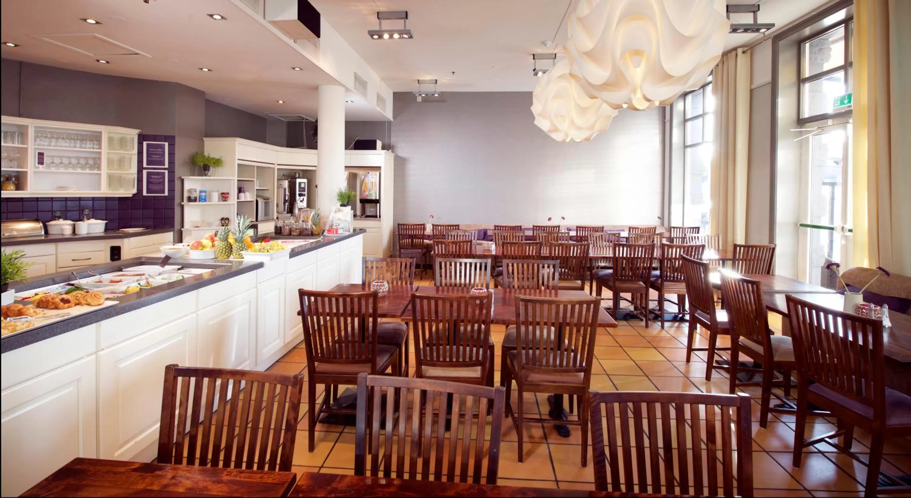 Restaurant/places to eat in Home Hotel Amanda