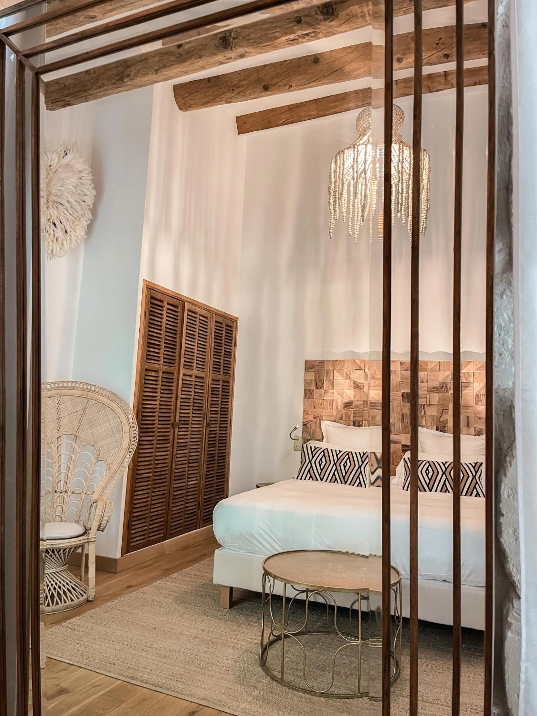 Bed in Hôtel Le Saint Remy & Spa