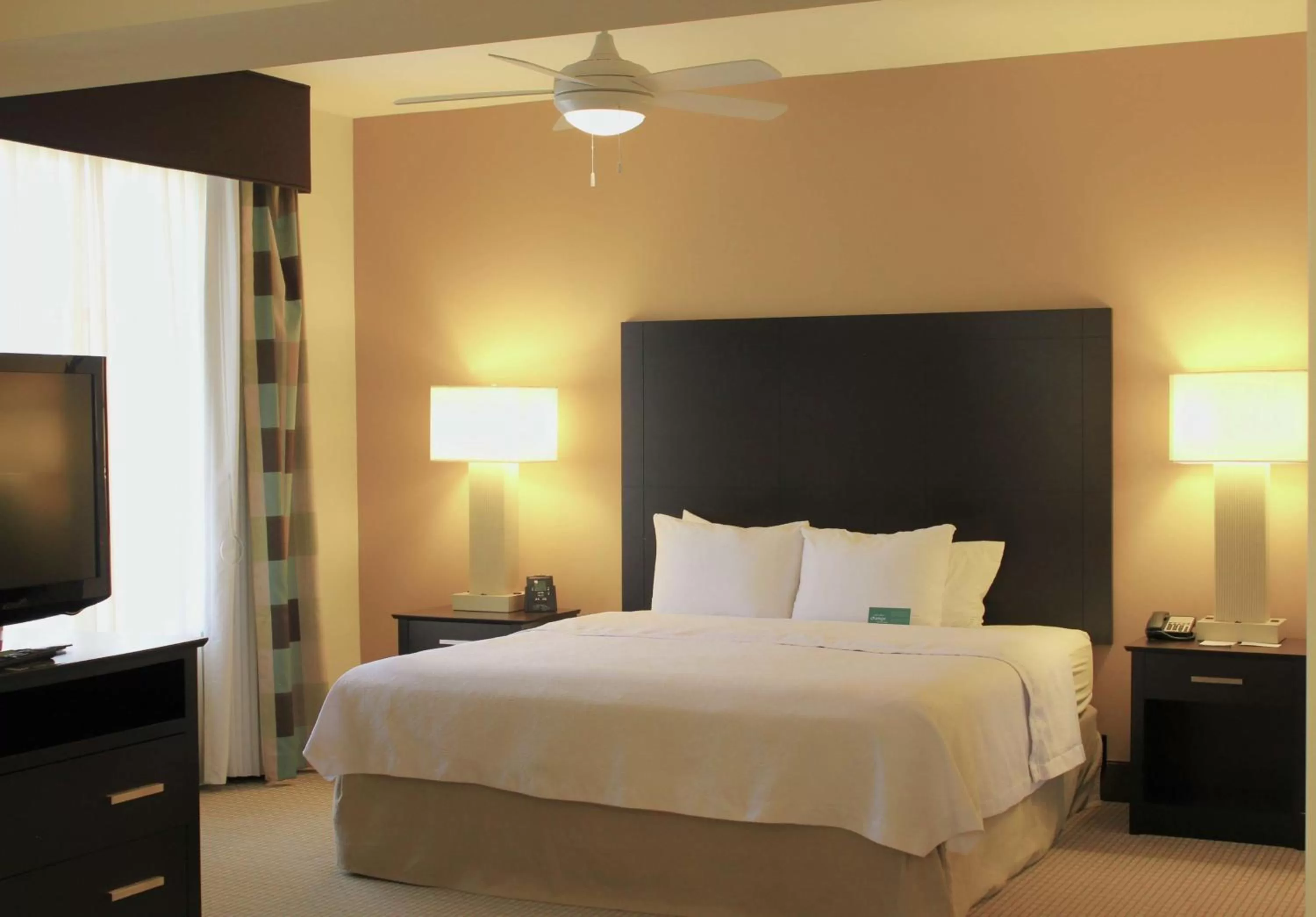 Bedroom, Bed in Homewood Suites by Hilton Victoria