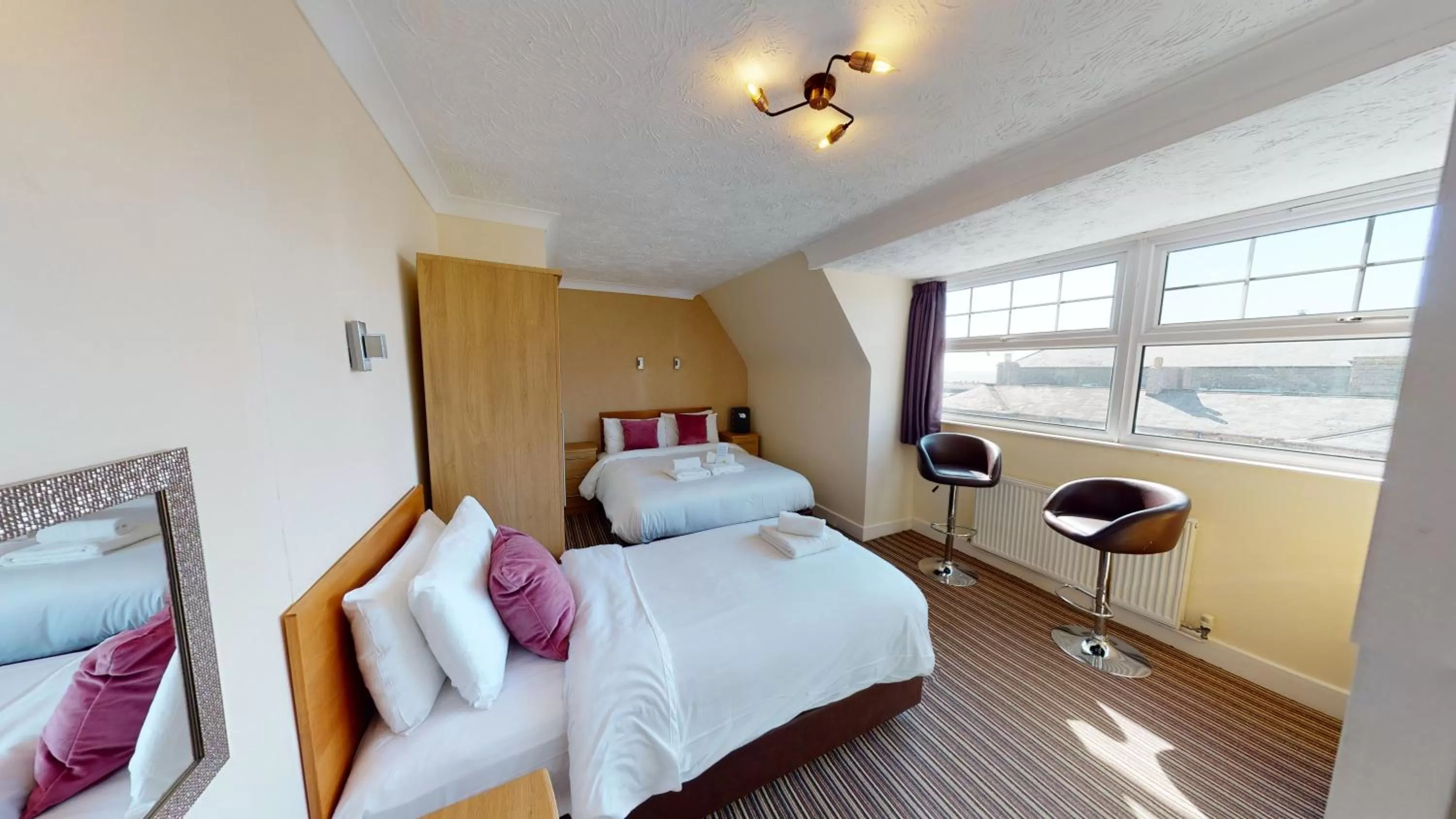 Bedroom, Bed in Marine Lodge