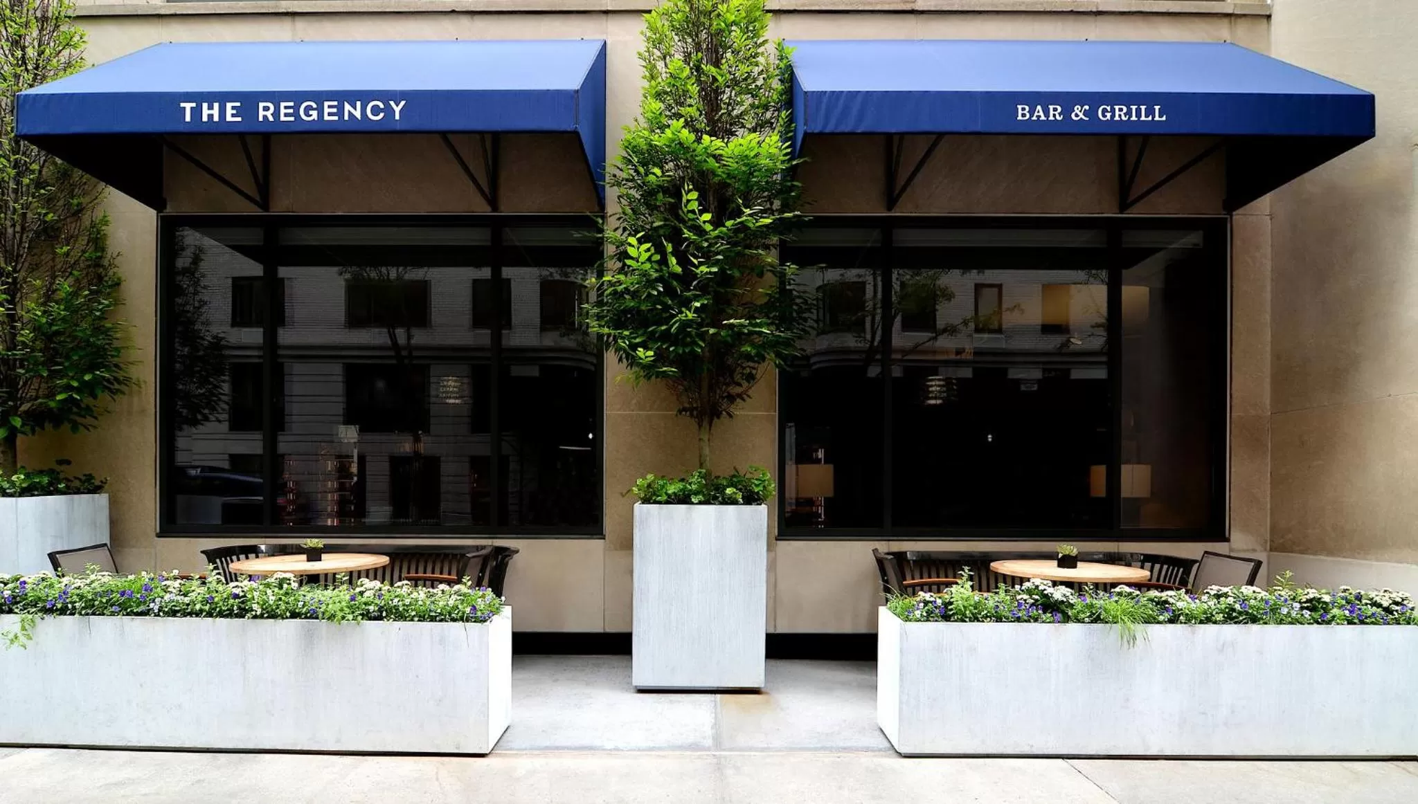 Restaurant/places to eat in Loews Regency New York Hotel