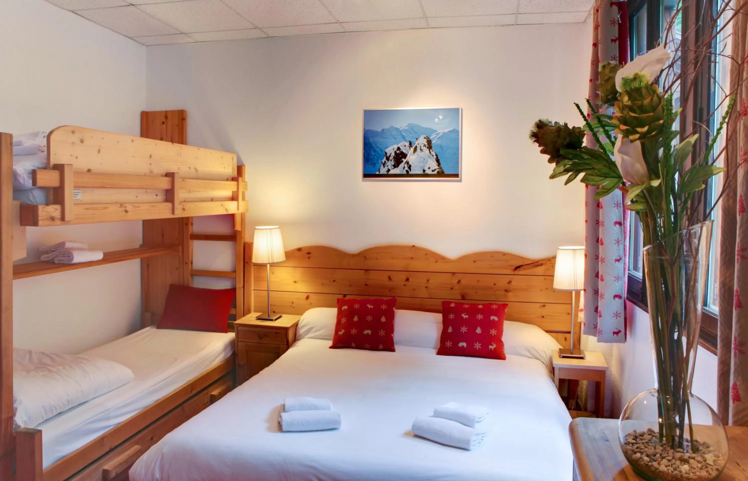 Bedroom, Bed in Les Campanules