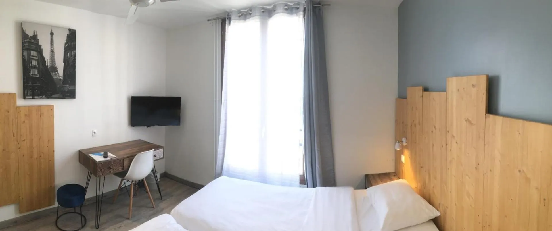 TV and multimedia, Bed in Hôtel du Maine