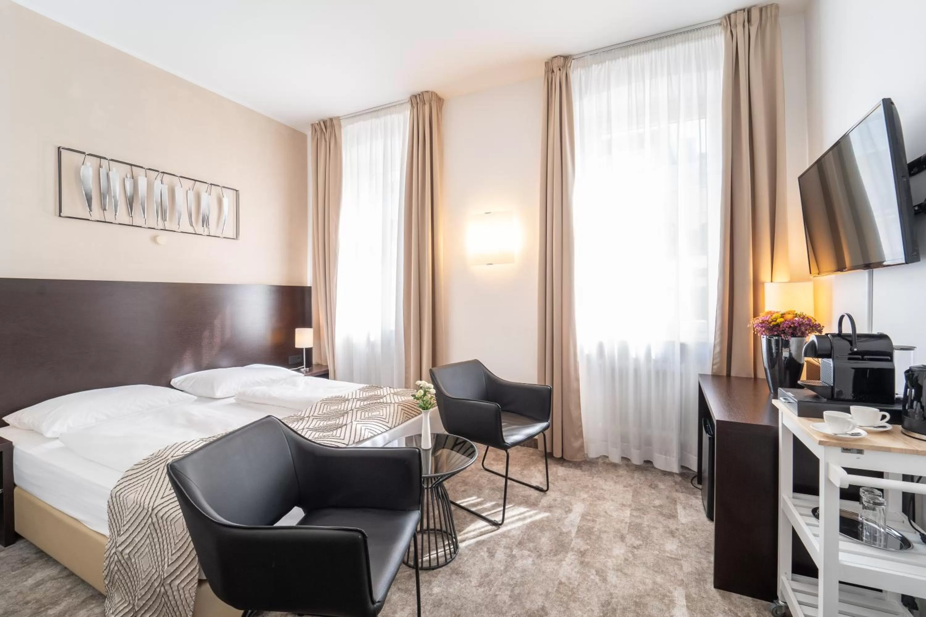 Staff, Bed in Galerie Hotel