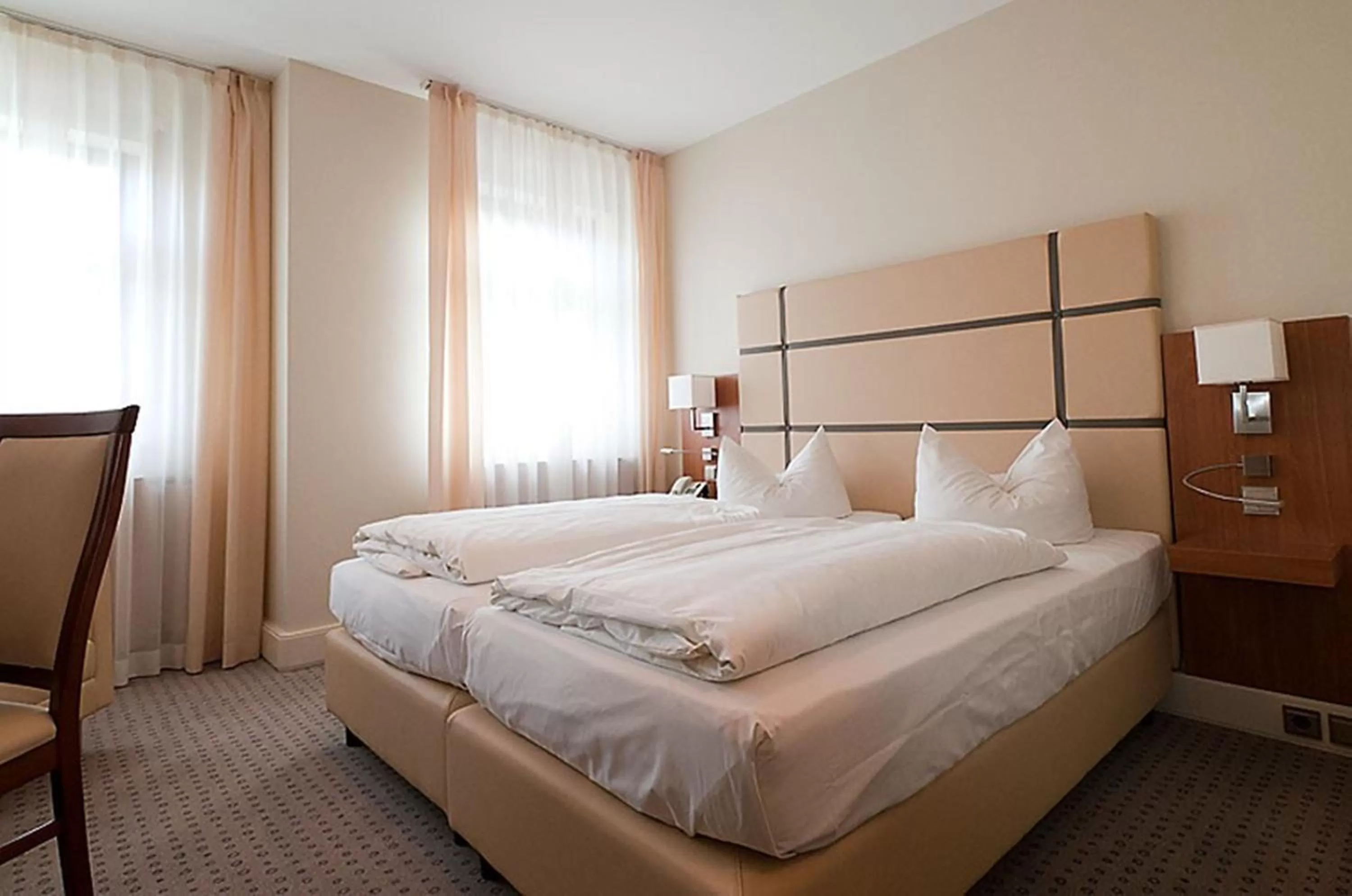 Photo of the whole room, Bed in Hotel Am Blauen Wunder