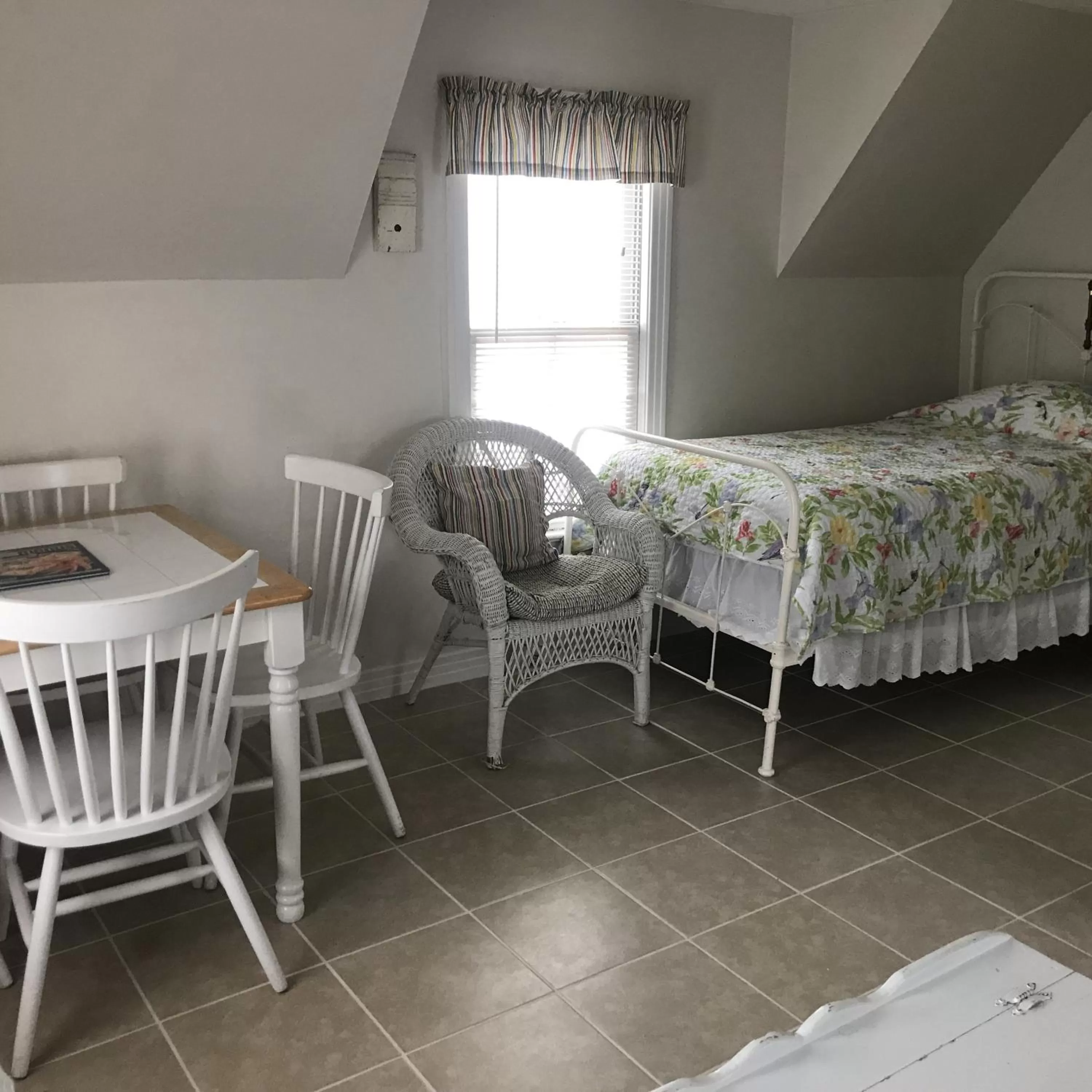 Dining area in Angie's Guest Cottage