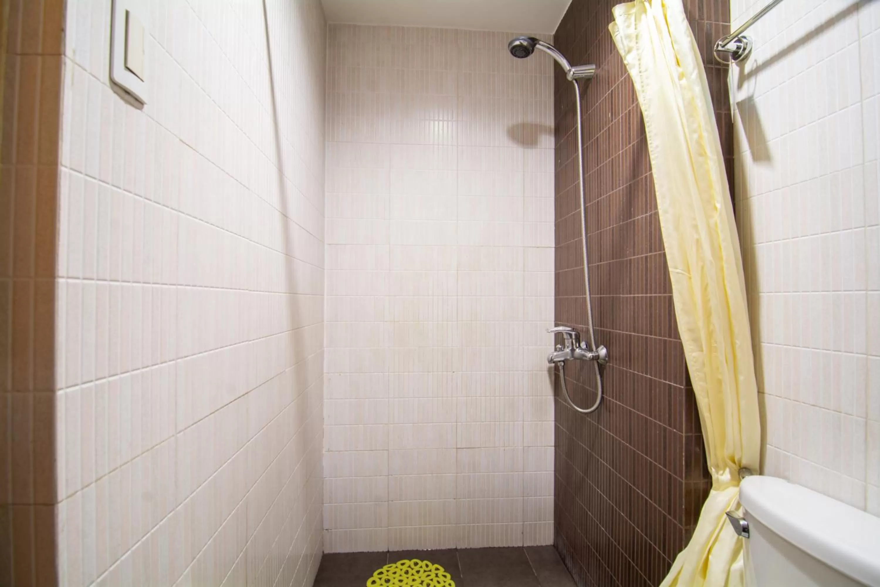 Shower in Festive Hotel Makati