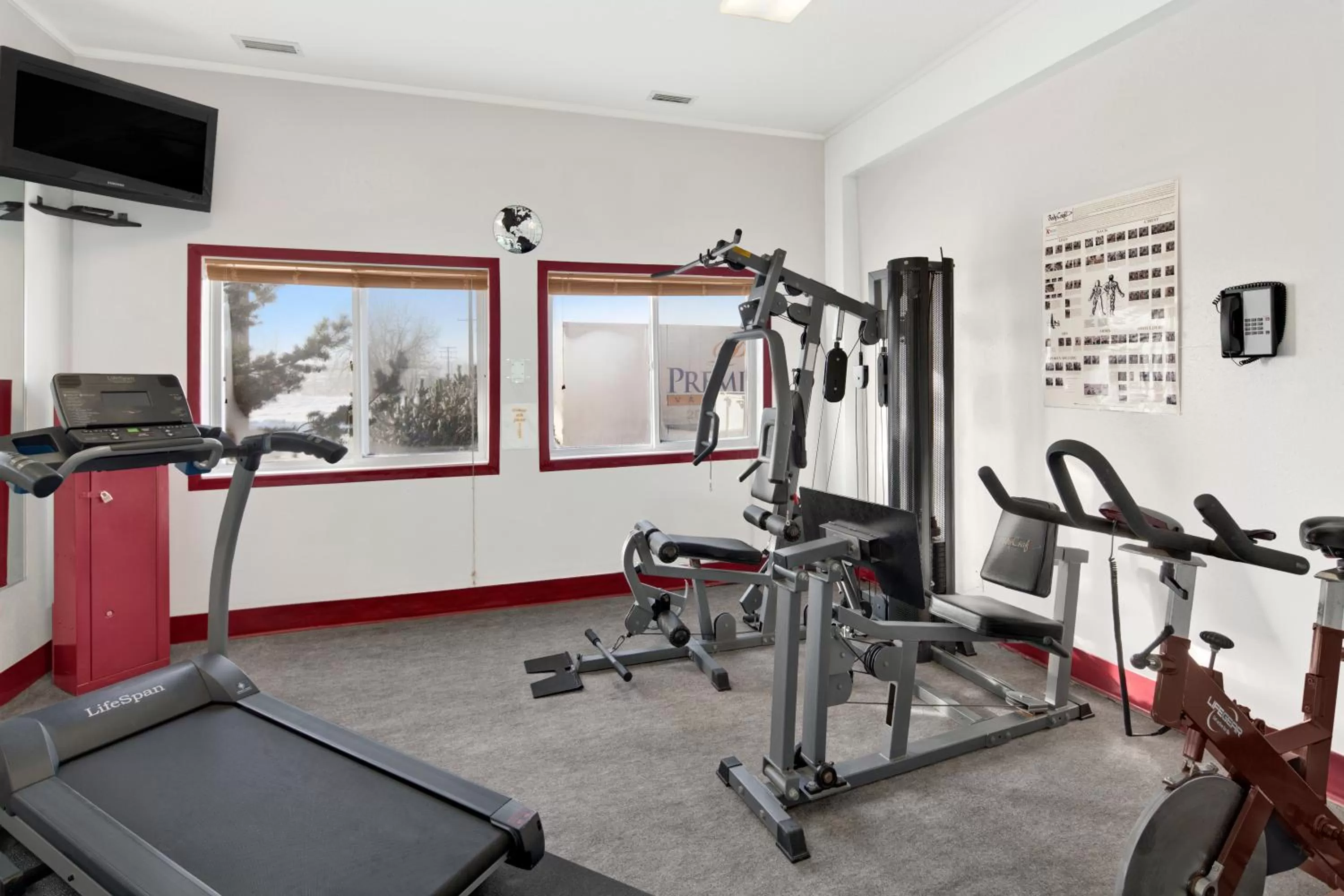 Fitness centre/facilities in Super 8 by Wyndham Swift Current