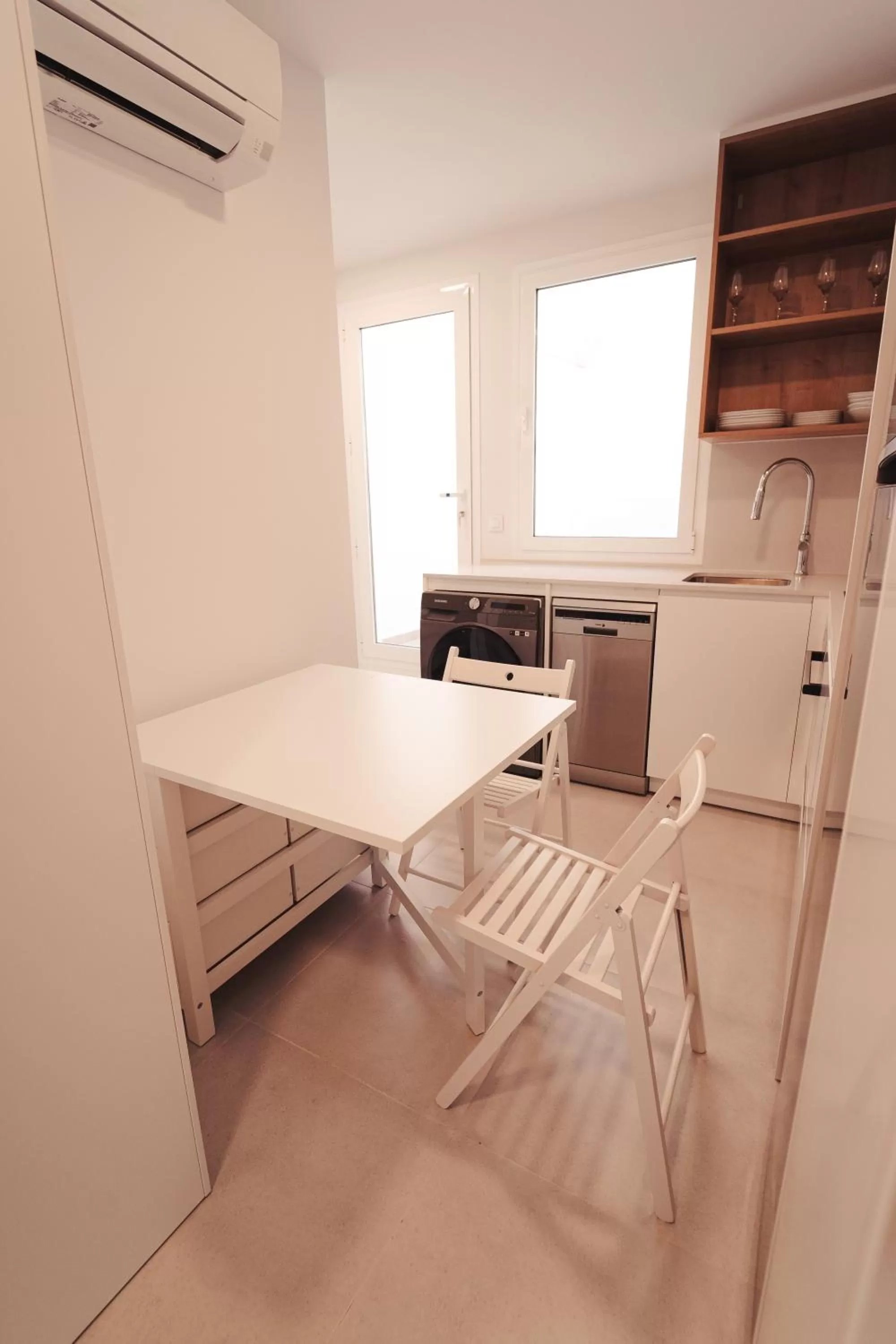 Kitchen or kitchenette, Kitchen/Kitchenette in Palm Suites