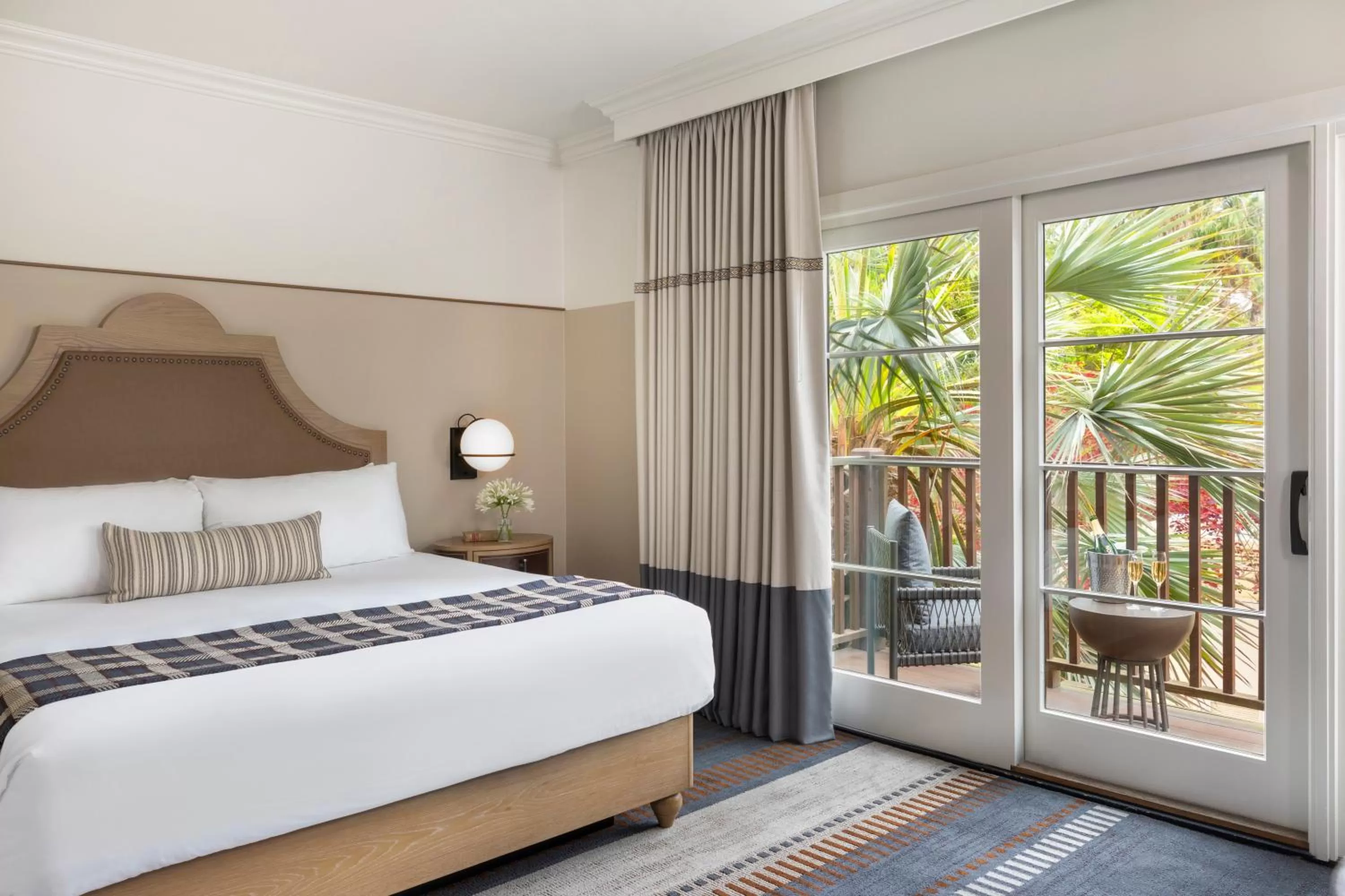 Garden, Bed in Estancia La Jolla Hotel & Spa