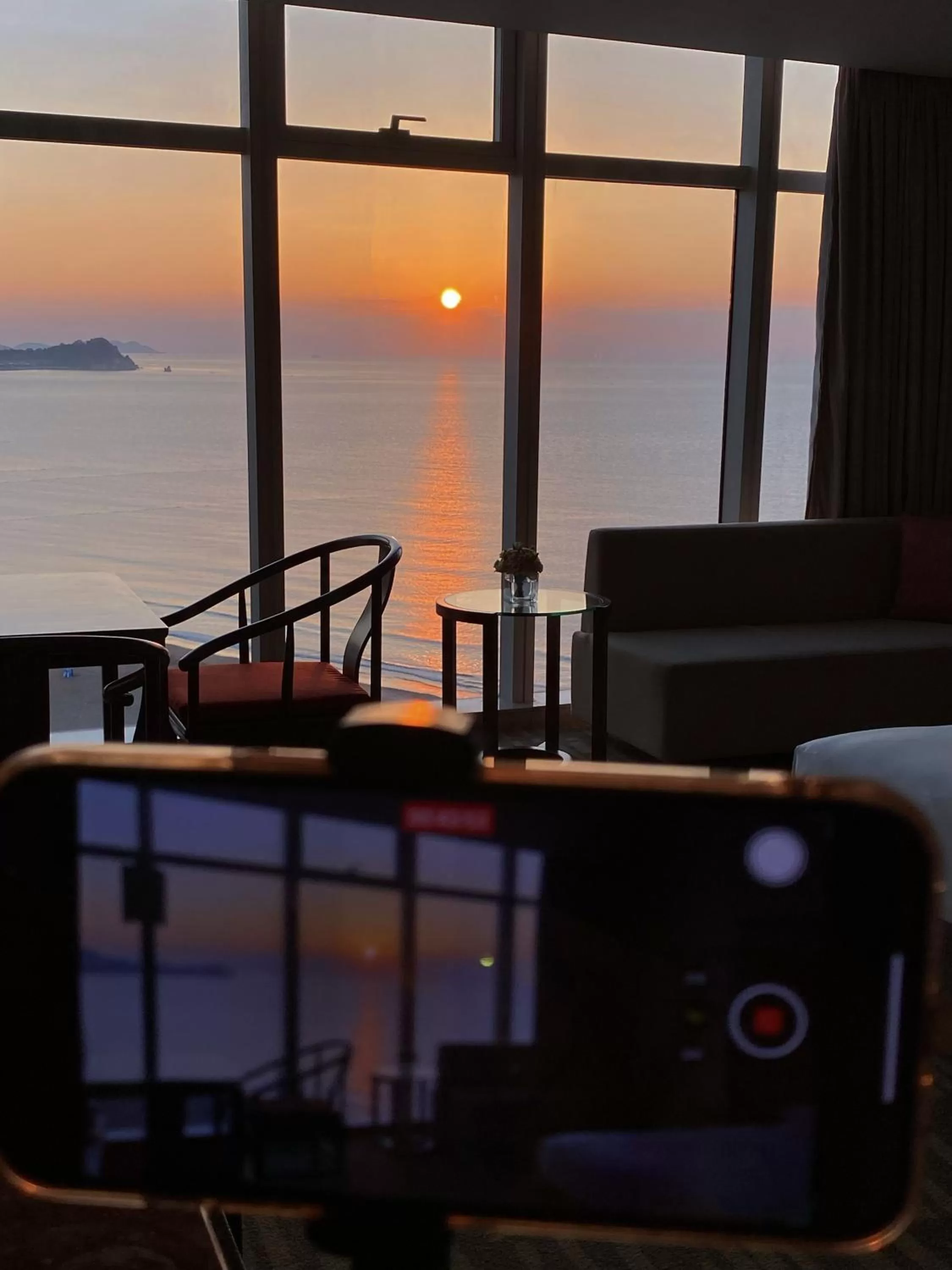 Sunrise in Hyatt Regency Qingdao - Stone old beach - Exhibition Center