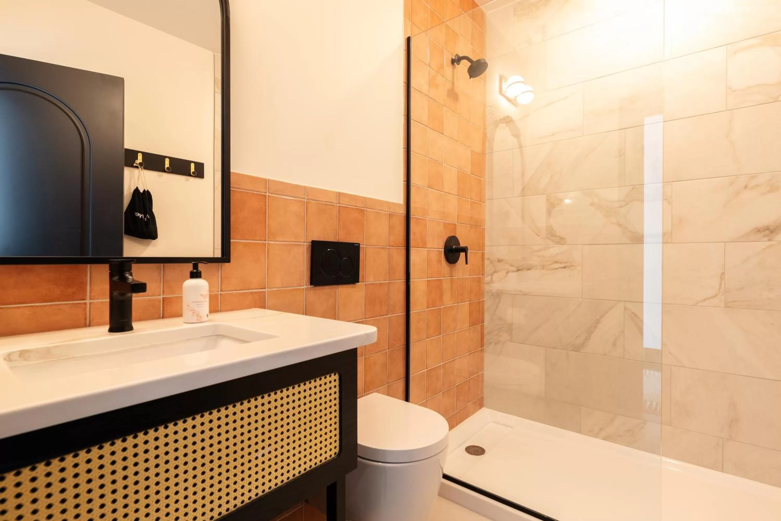 Shower in Hotel Thaxter